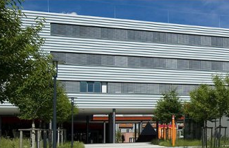 Frontansicht des RZ der Hochschule Augsburg