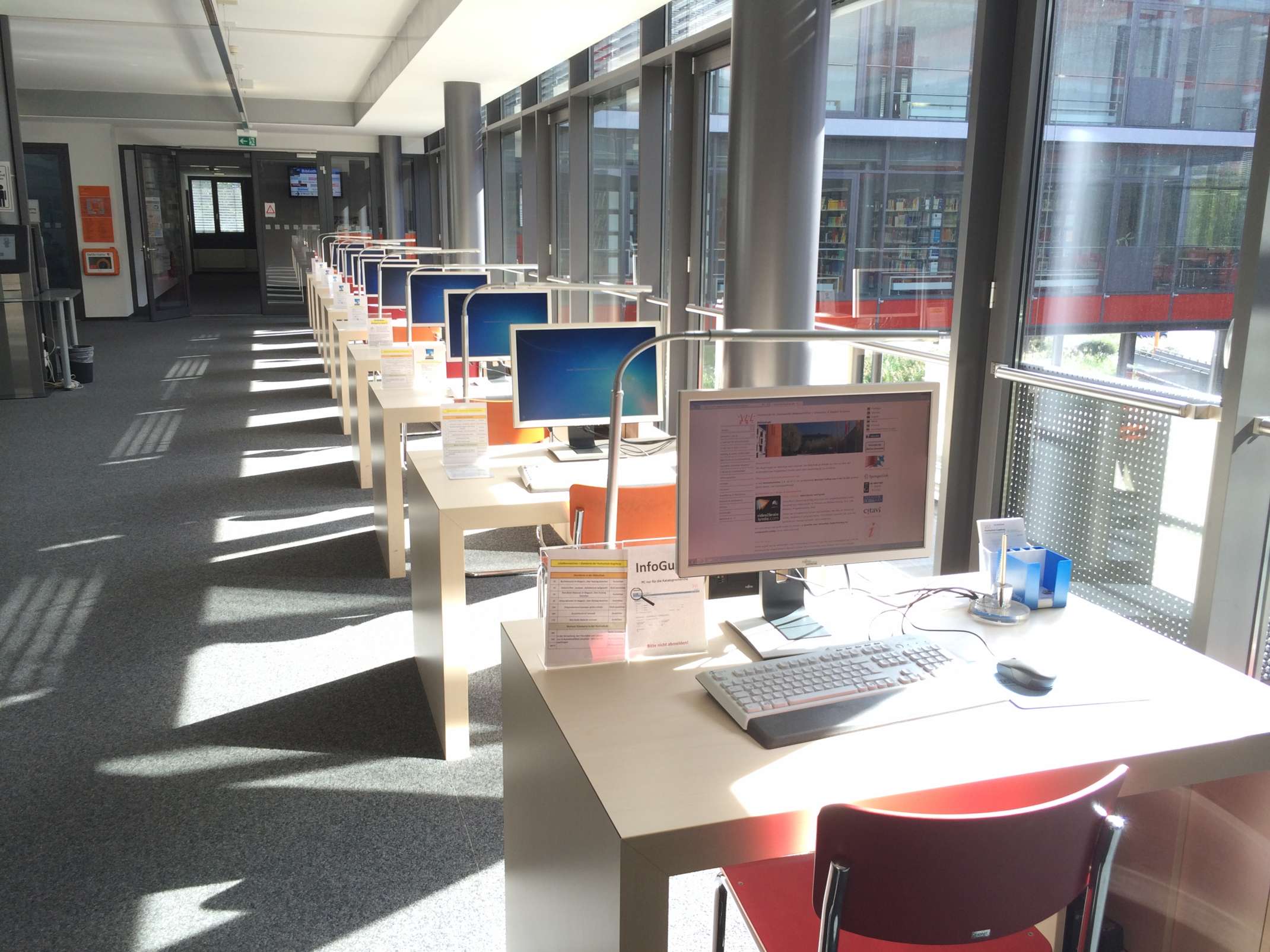 PCs in der Bibliothek