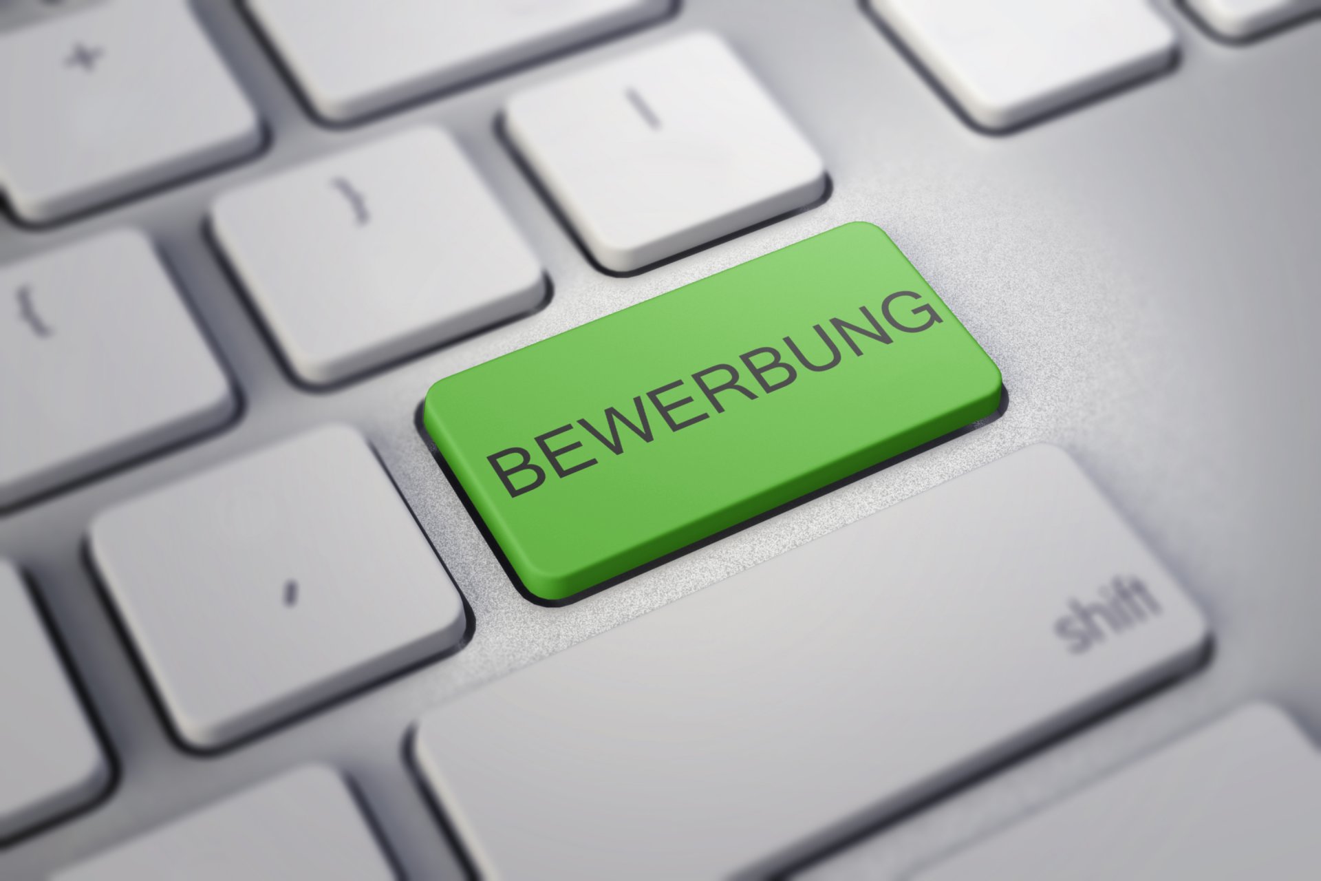 Tastatur sichtbar mit Button "Bewerbung"