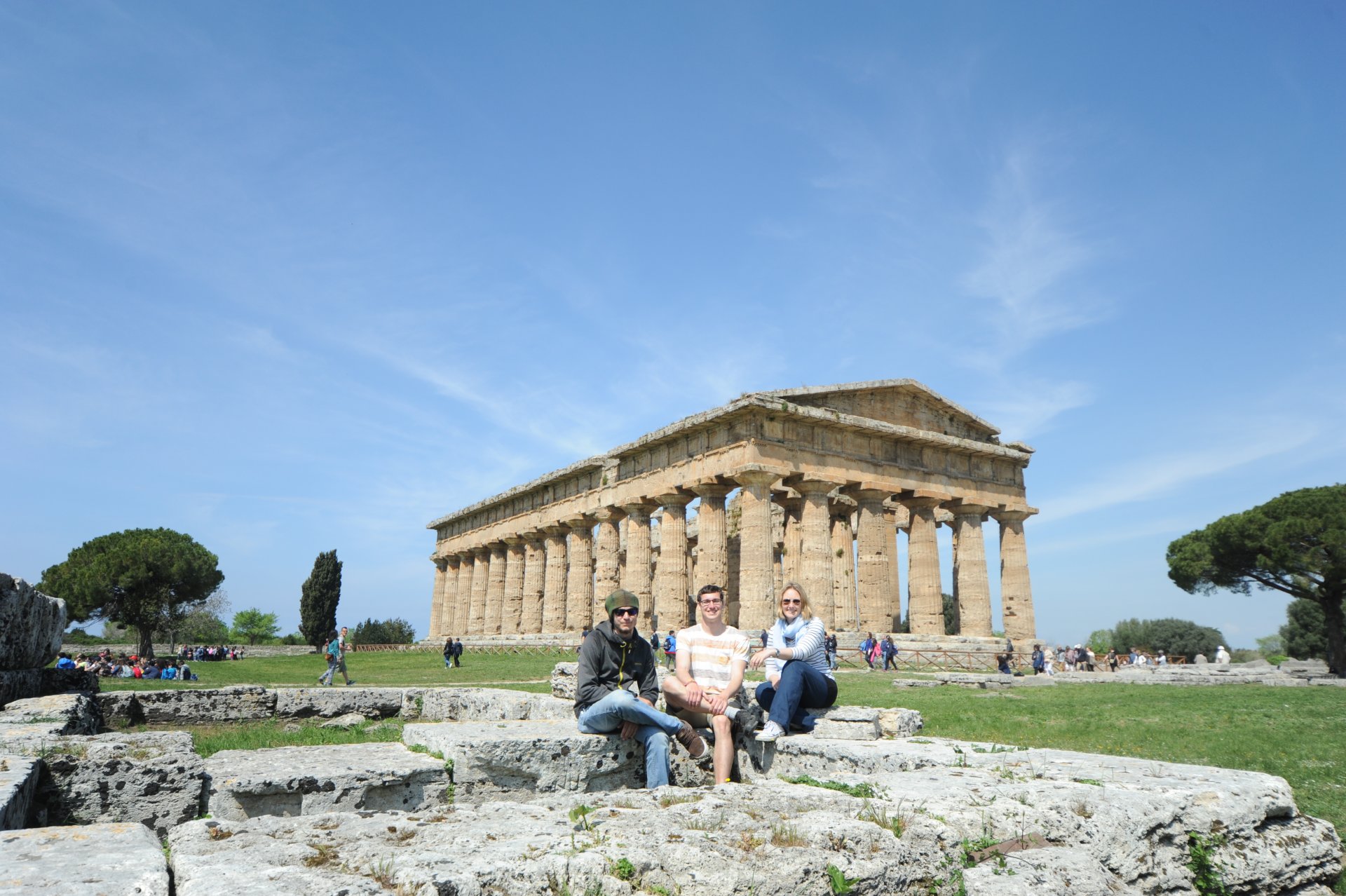 Gruppenfoto vor Tempel