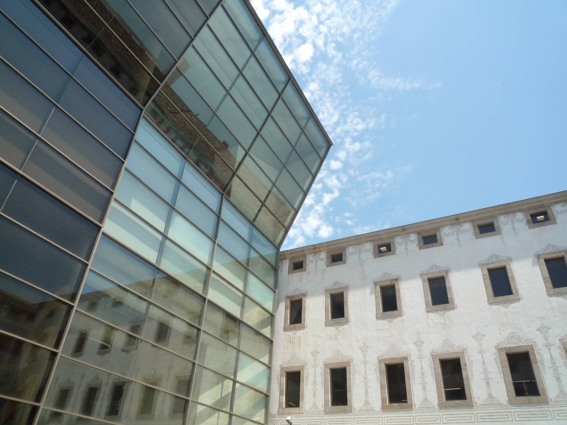 Neu trifft auf Alt: CCCB - Centre de Cultura Contemporània in der historischen Altstadt von Barcelona (Foto: J. Müller)