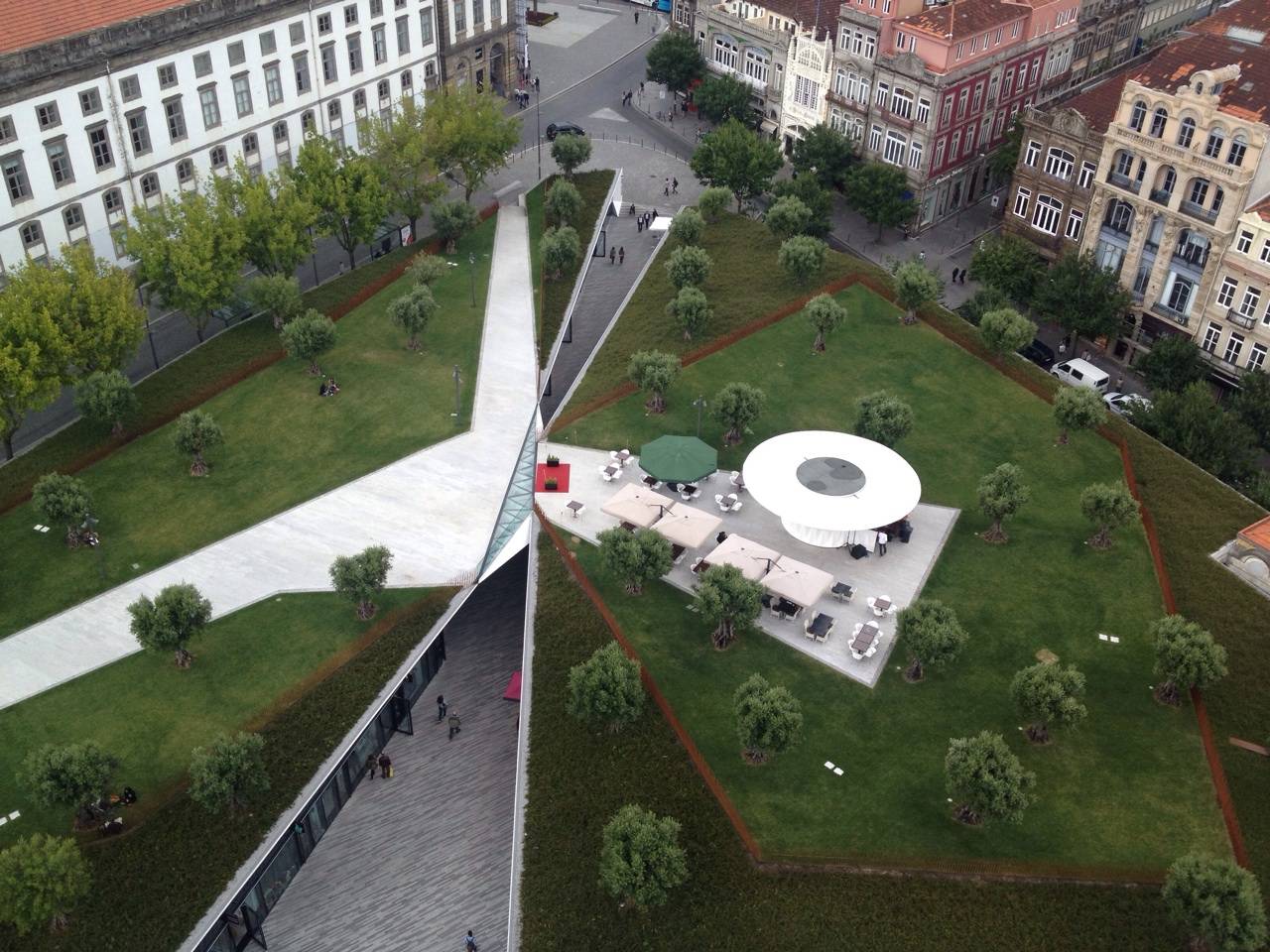 Praca de Lisbo fotografiert vom Torre dos Clerigos in Porto (Foto: C. Bauriedel).