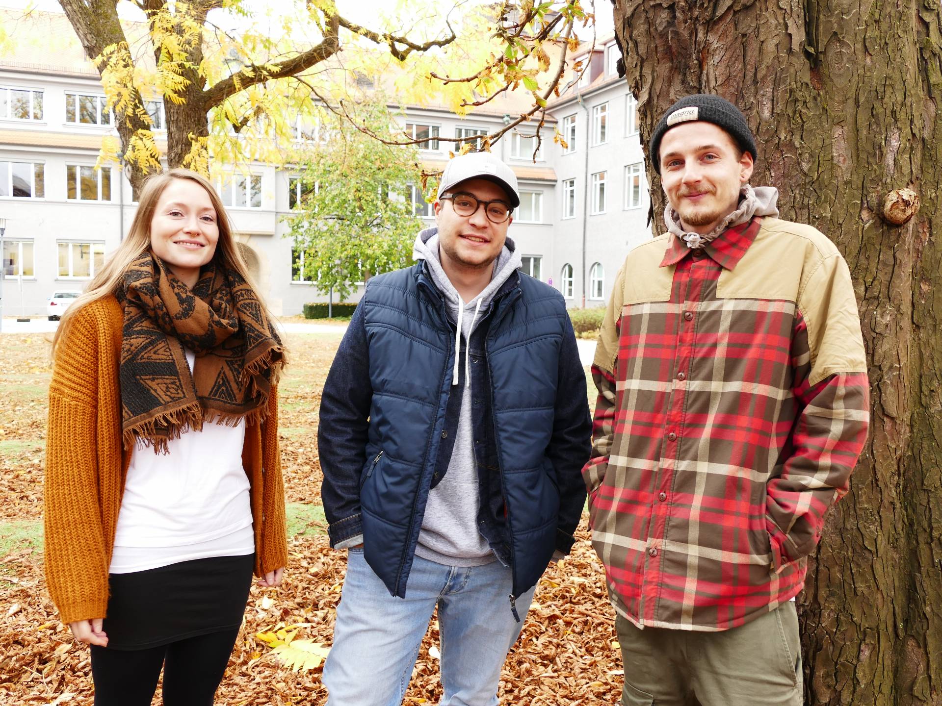 Carolin Meyer, Kilian Briegel, Simon Engel (v.l.) erzählen von ihren Erfahrungen im Studiengang Soziale Arbeit. 