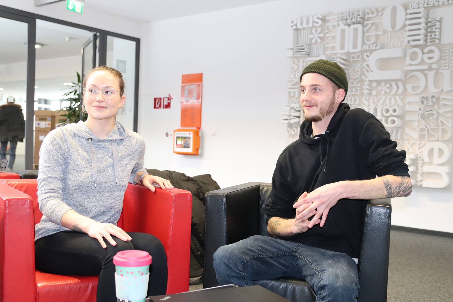 Carolin und SImon berichten von den ersten 100 Tagen ihres Studiums. Carolin und SImon berichten von den ersten 100 Tagen ihres Studiums.