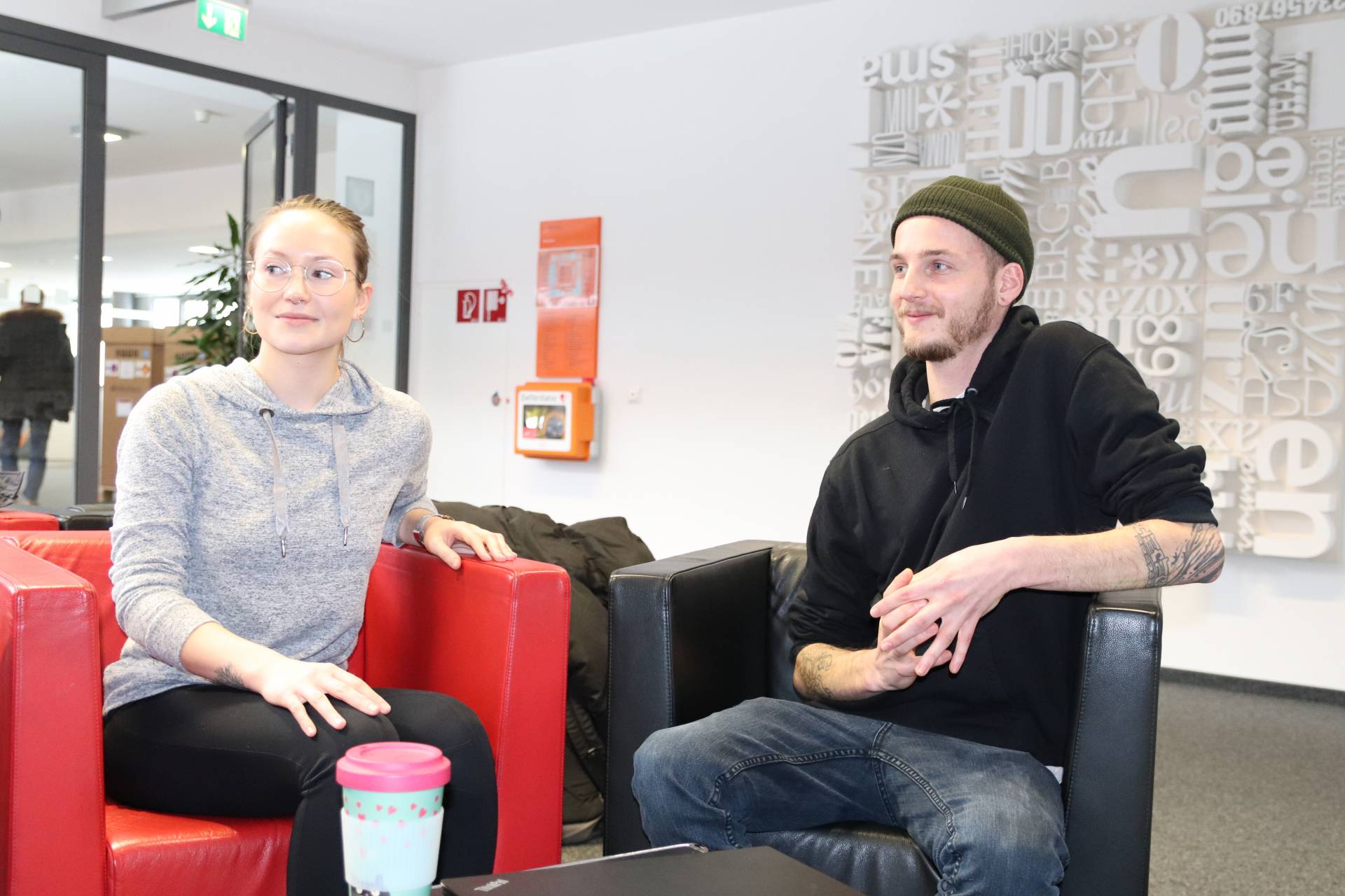 Carolin und SImon berichten von den ersten 100 Tagen ihres Studiums. 