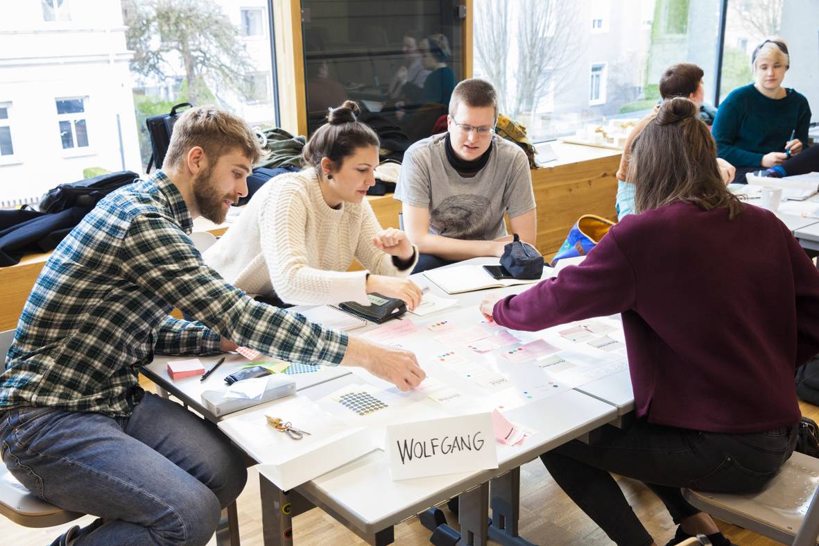 Studierende entwickeln neue Ideen für den Pausenhof der Wittelsbacher Grundschule. © Hochschule Augsburg