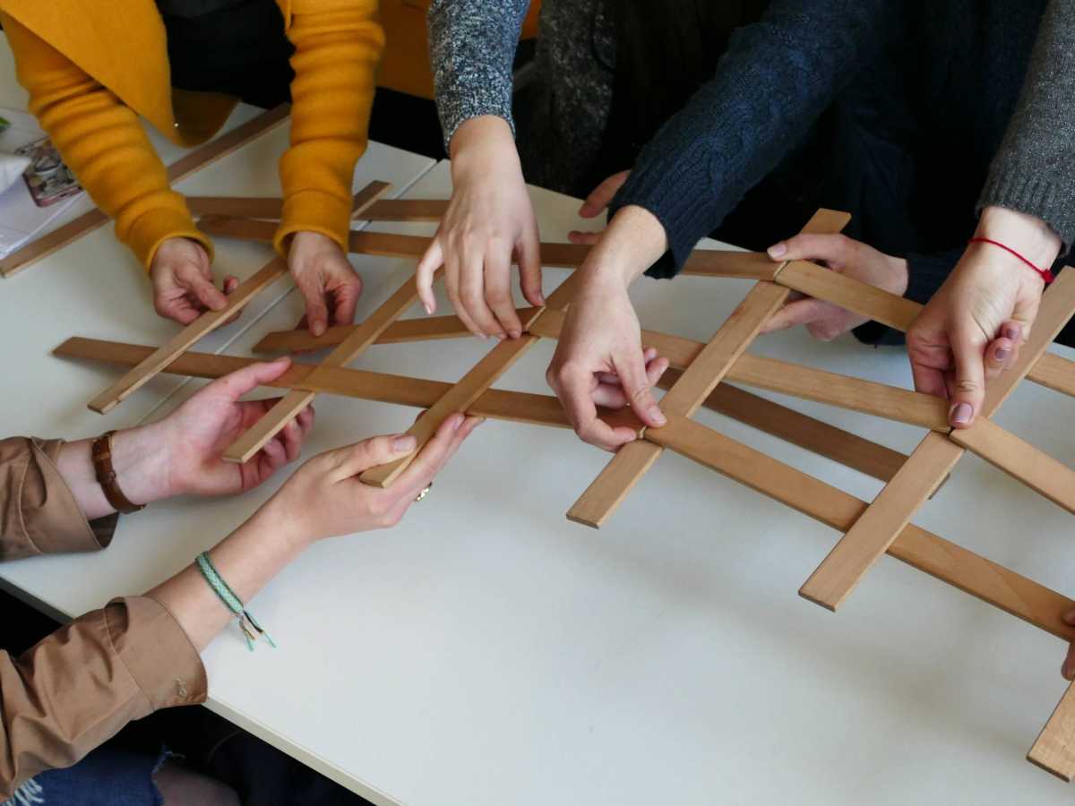 Wie hält das? Mit Zug oder mit Spannung - finde es heraus am 05.07.2019 im VDIni-Workshop an der Hochschule Augsburg.