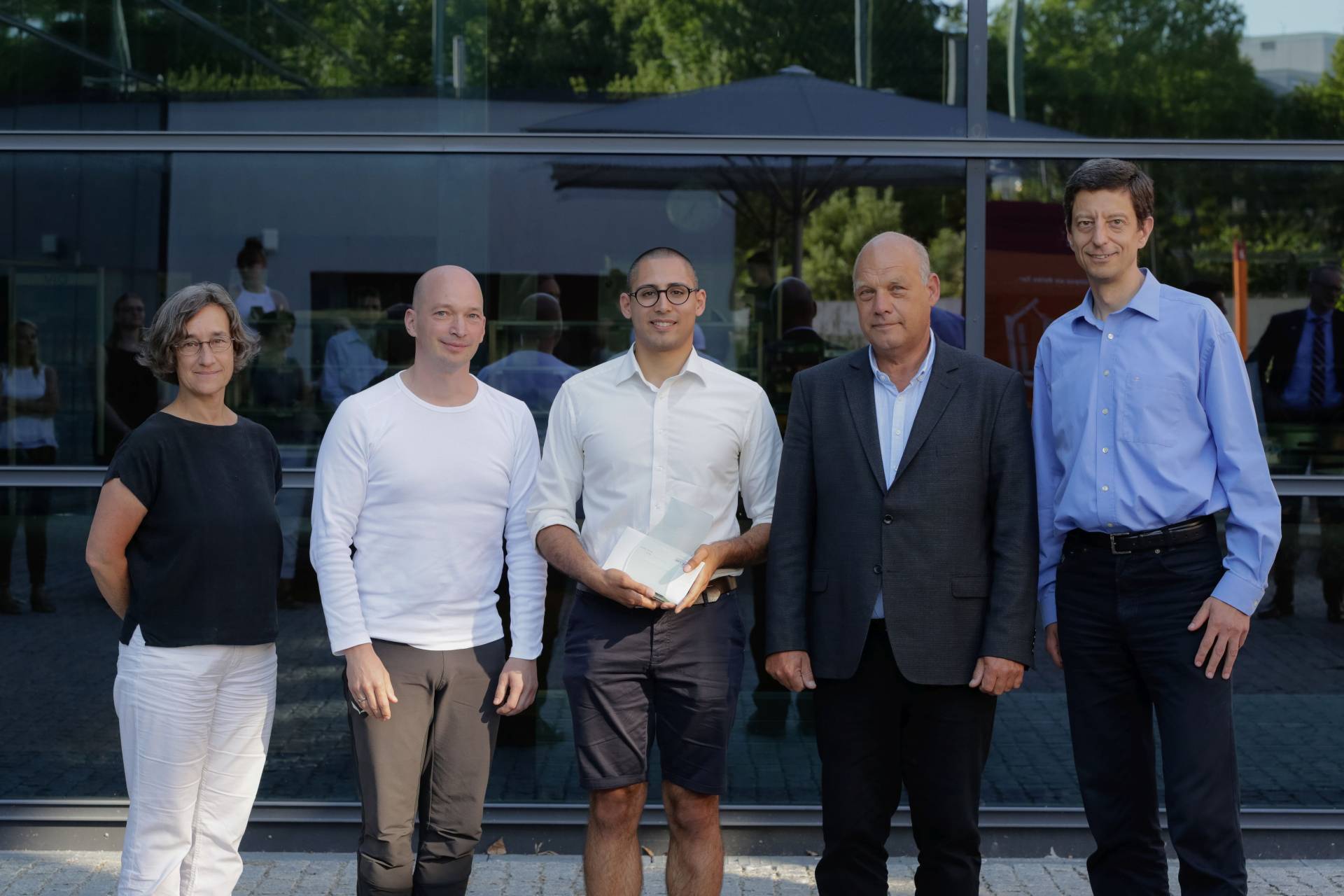 Stefan Kaper (Mitte) erhält den Adam-Keller-Preis. Stefan Kaper (Mitte) erhält den Adam-Keller-Preis.