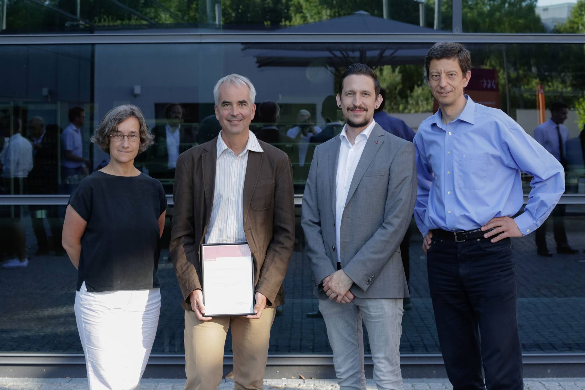Prof. Dr. Clemens Espe erhält den Sepp-Starzner-Weiterbildungspreis Prof. Dr. Clemens Espe erhält den Sepp-Starzner-Weiterbildungspreis