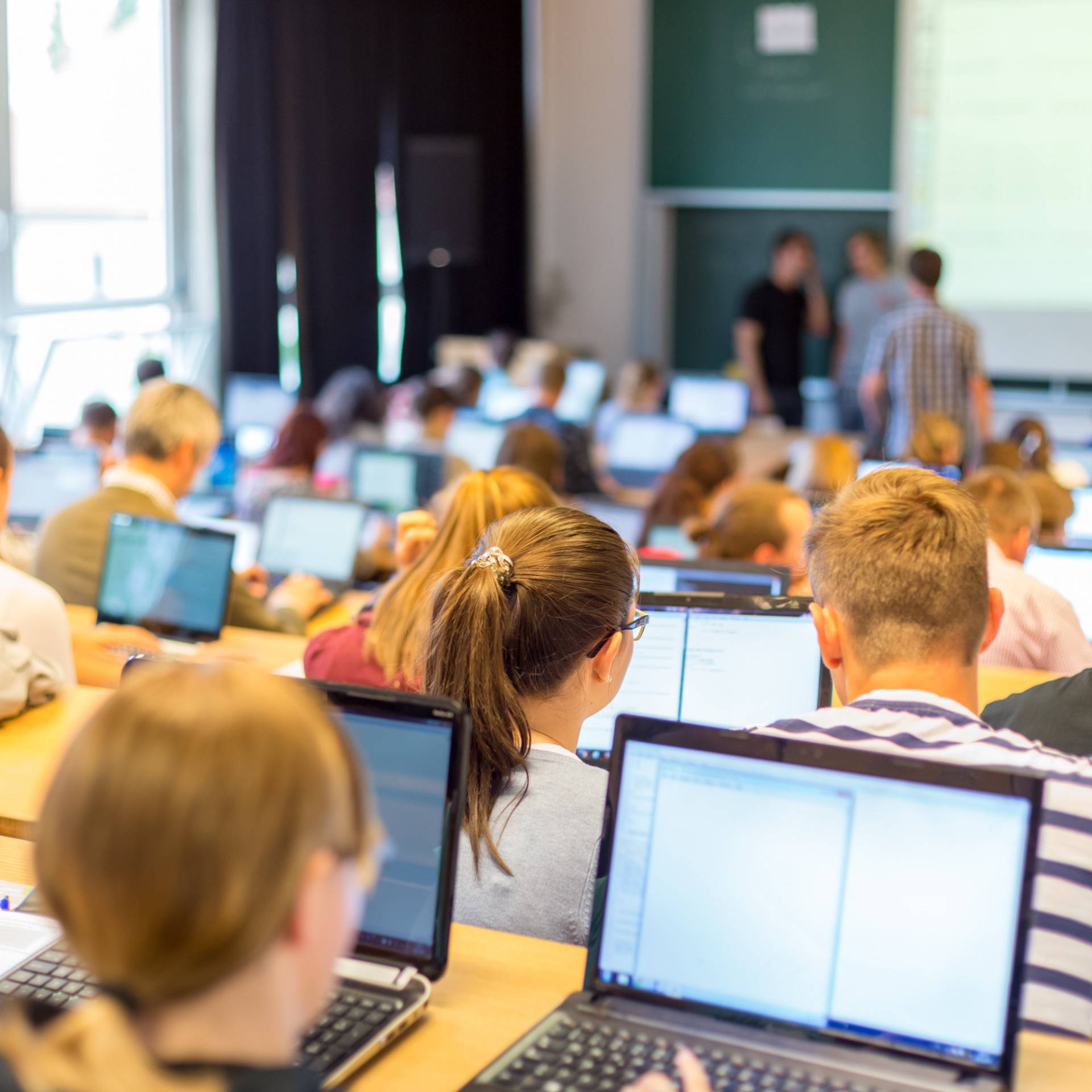 Fröhliche Studierende