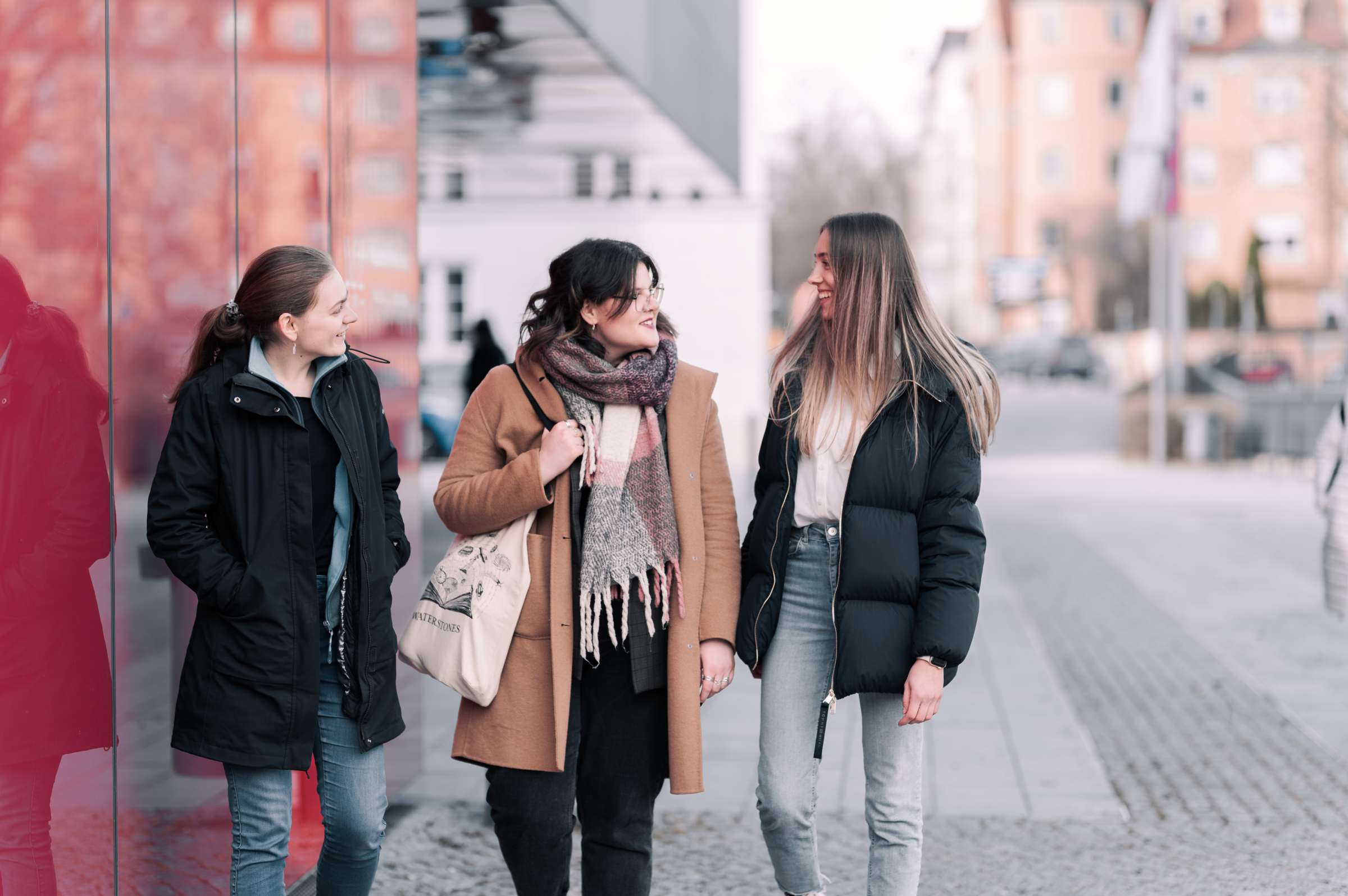 Studierende vor HSA Studierende vor HSA