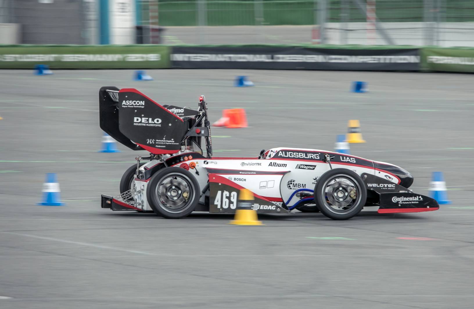 Hocheffiziente Objekterkennung im Einsatz im Formula-Student-Driverless-Fahrzeug.