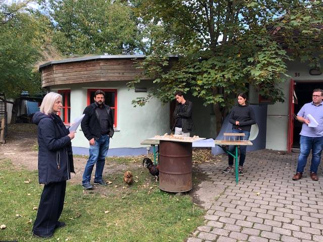 Prof. Dipl.-Ing. Susanne Gampfer (li.) und Prof. Dipl.-Ing. Wolfgang Huß von der Fakultät für Architektur und Bauwesen.