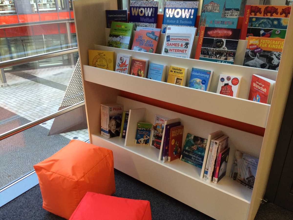 Kindersachbuchregal