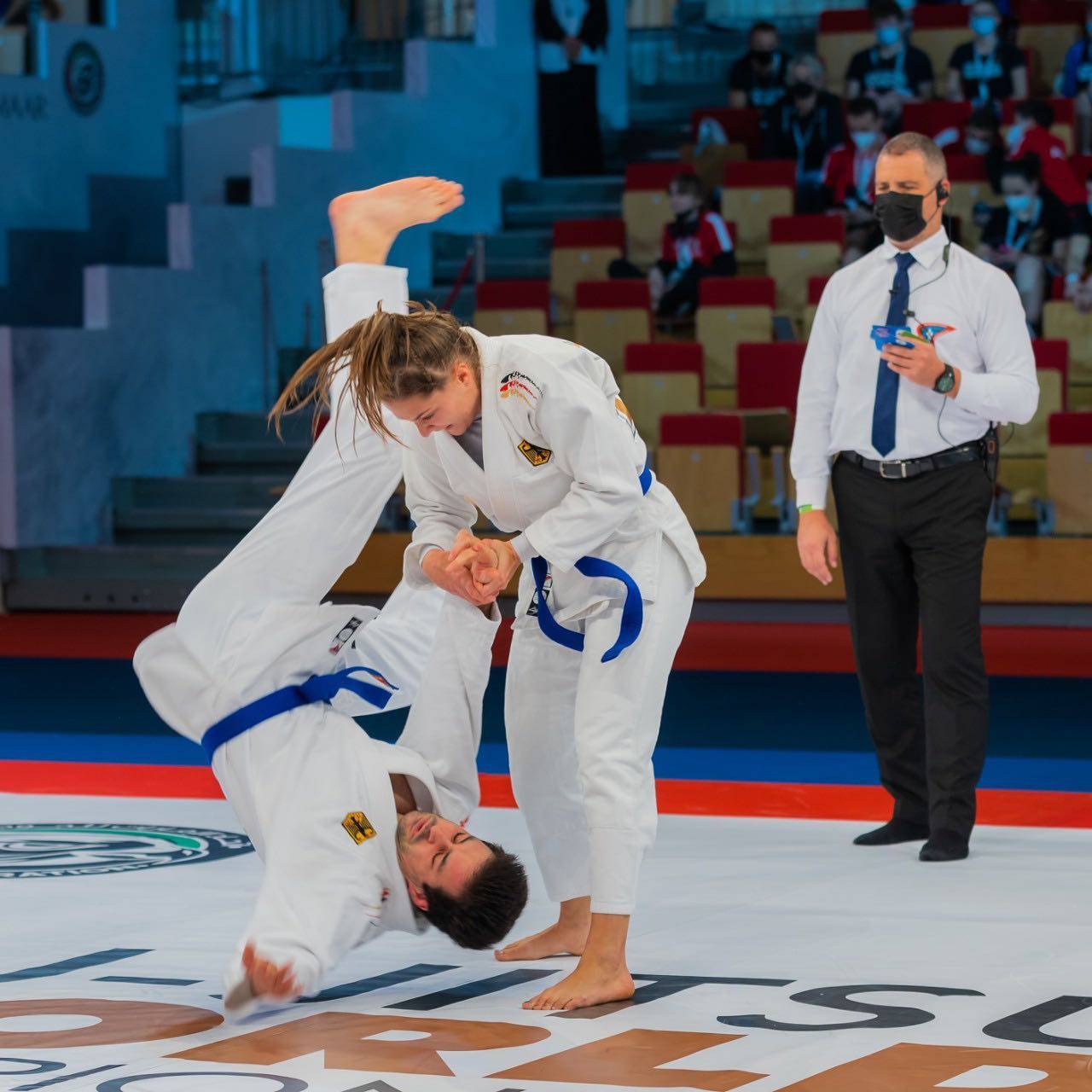  Julia Paszkiewicz und Johannes Tourbeslis siegten im Finale gegen Thailand.