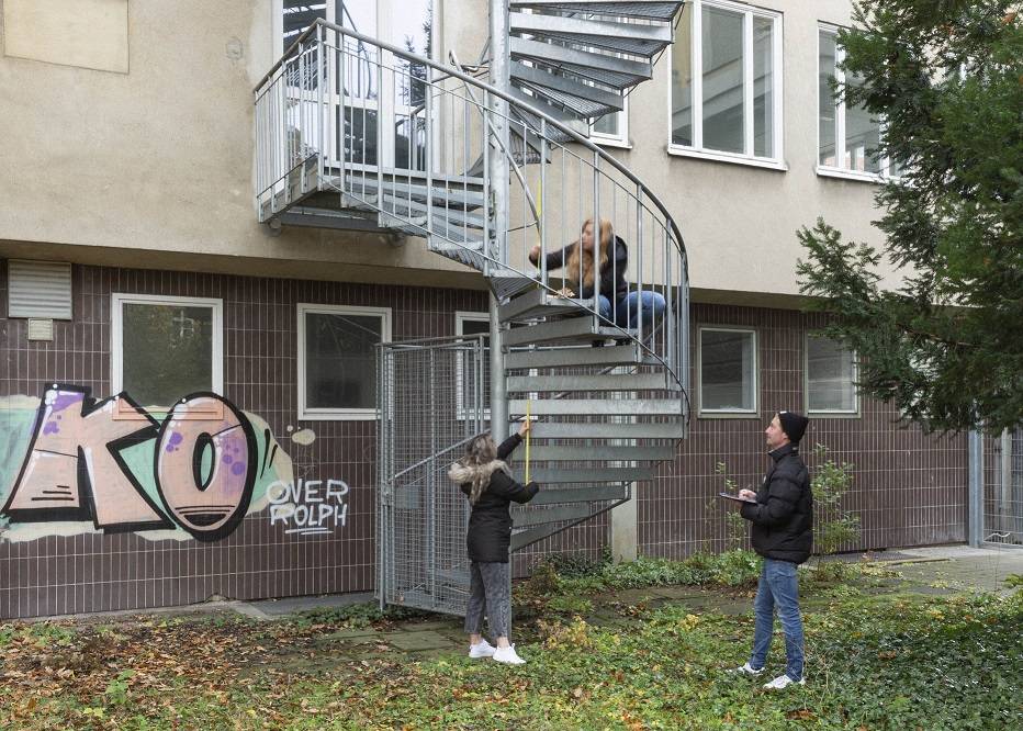 Alte Stadtbücherei Augsburg: Studierende vermessen die Feuertreppe