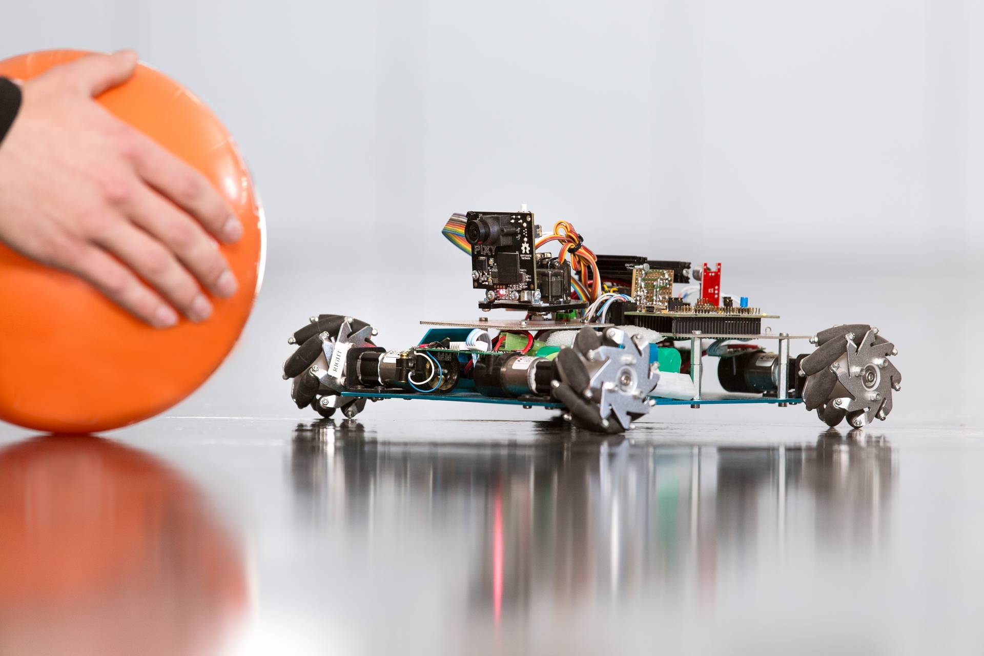 Roboter mit Pixy-Kamera. Foto: Christina Bleier Roboter mit Pixy-Kamera. Foto: Christina Bleier