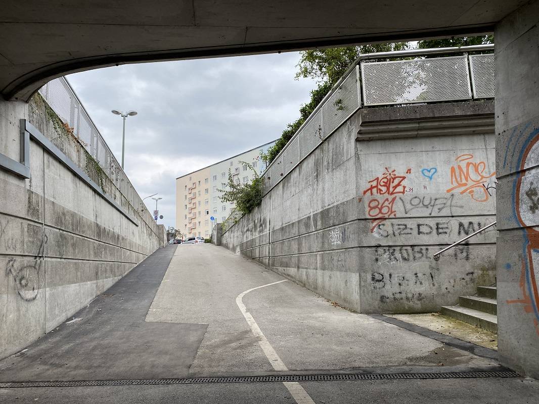 Jugendliche haben in jeder Stadt ihre Orte – hier: Augsburg-Lechhausen © Prof. Dr. Barbara Rink