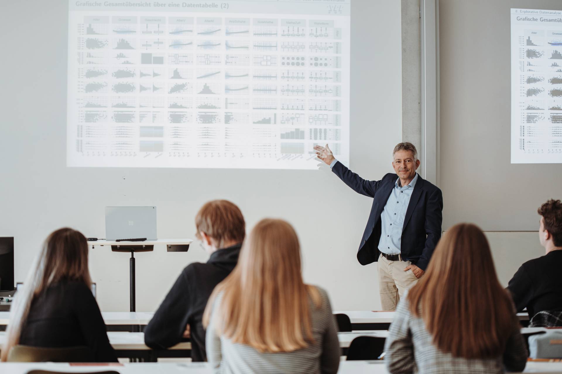 Prof. Dr. Wolfgang Bischof (rechts) gehört zu den Lehrenden des Studiengangs Data Sciene.