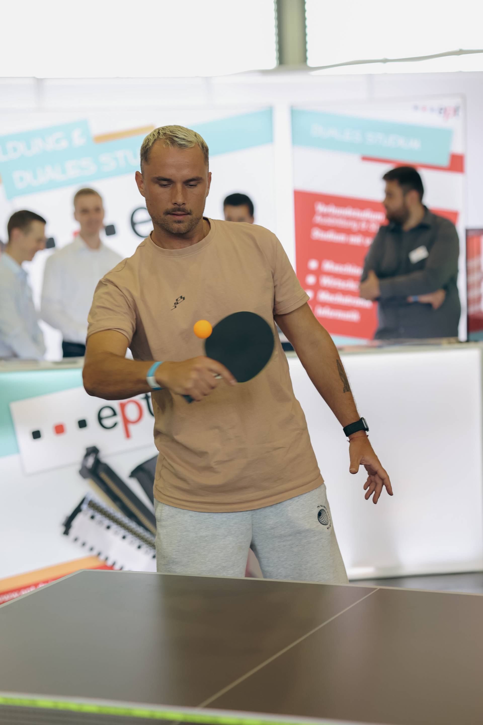 Sportbench: Tobias Wurm beim Tischtennis Battle