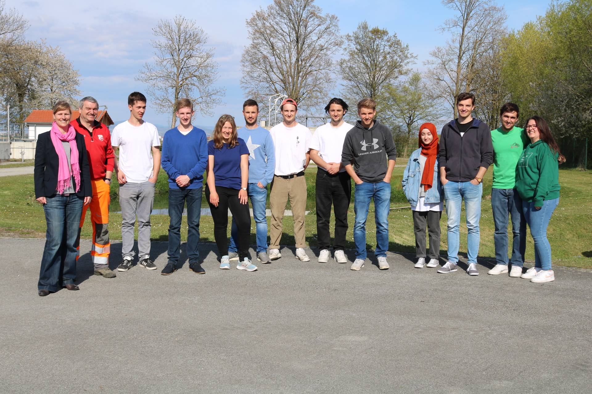 Gruppenbild mit den Studierenden und Frau Dr. Hilliges