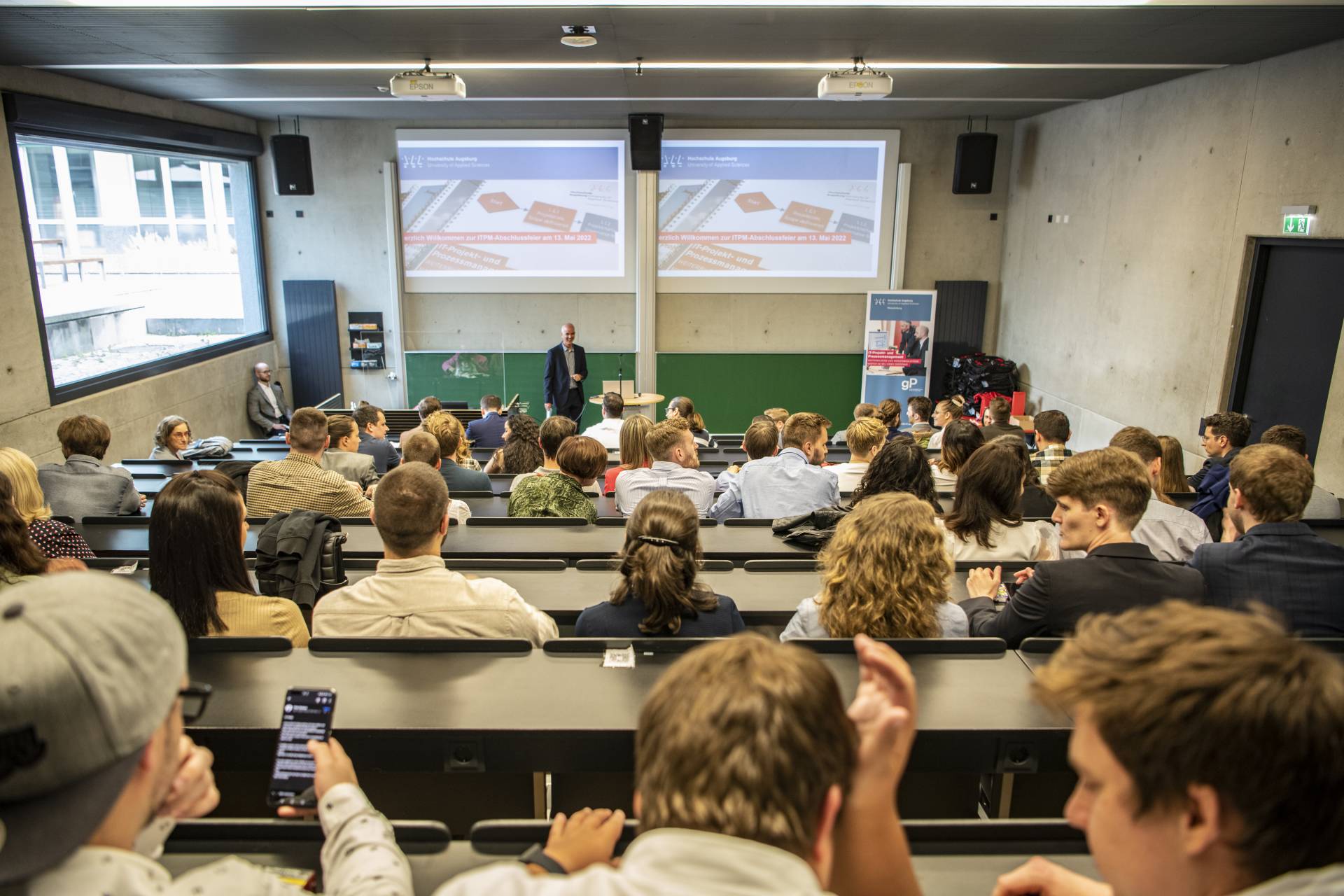 Seminar im Hörsaal - Weiterbildung - Master IT-Projekt- und Prozessmanagement - berufsbegleitend - Hochschule Augsburg (Foto: Michael Haggenmüller)