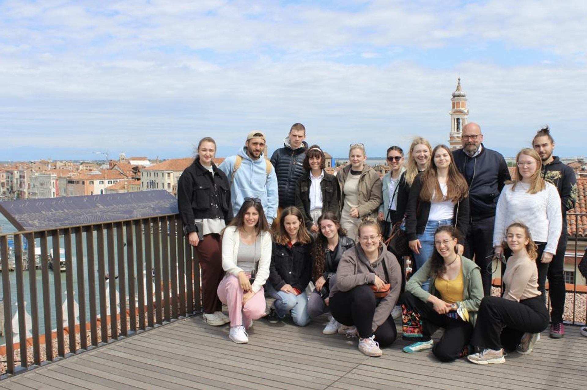 E2D Studierende mit dem Lehrbeauftragten Oliver Heiss in Venedig (Foto: Christina Müller)