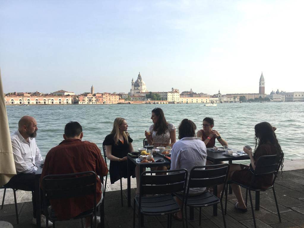 Gemeinsames Frühstück auf der Giudecca (Foto: Lucia Herz)