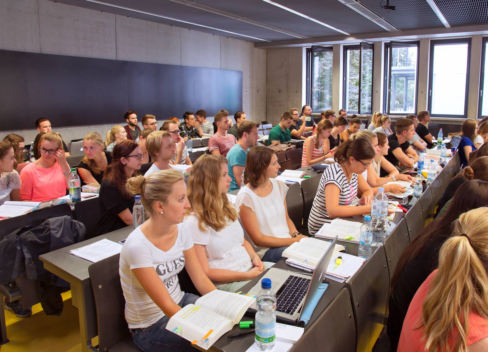 Studierende im Hörsaal