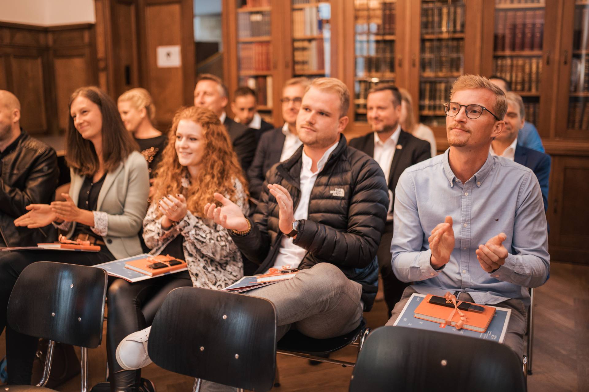 Zeugnisverleihung Customs and Foreign Trade Management. Foto: hoch3fotografie