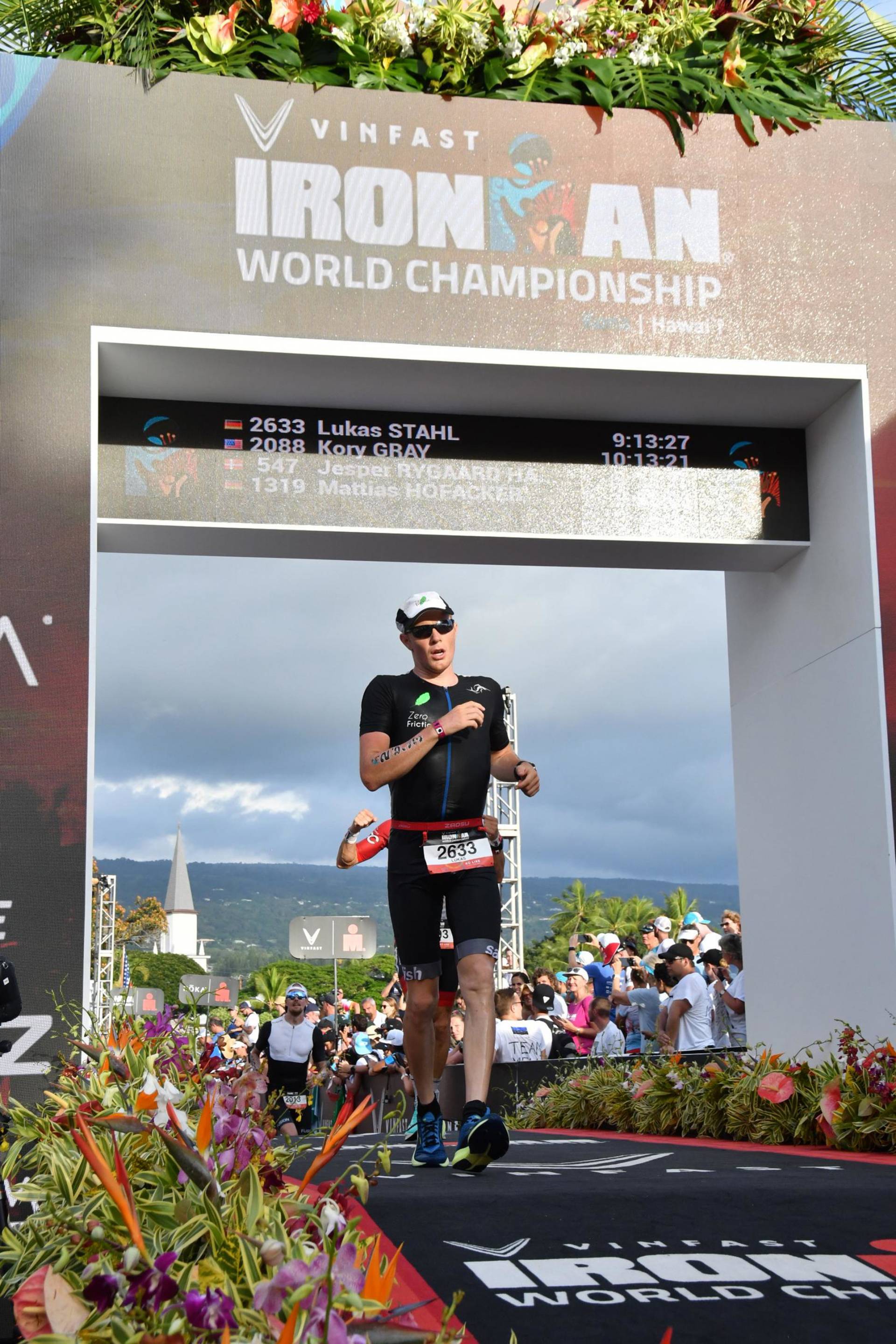 Lukas Stahl beim Zieleinlauf. Foto: Finisherpix