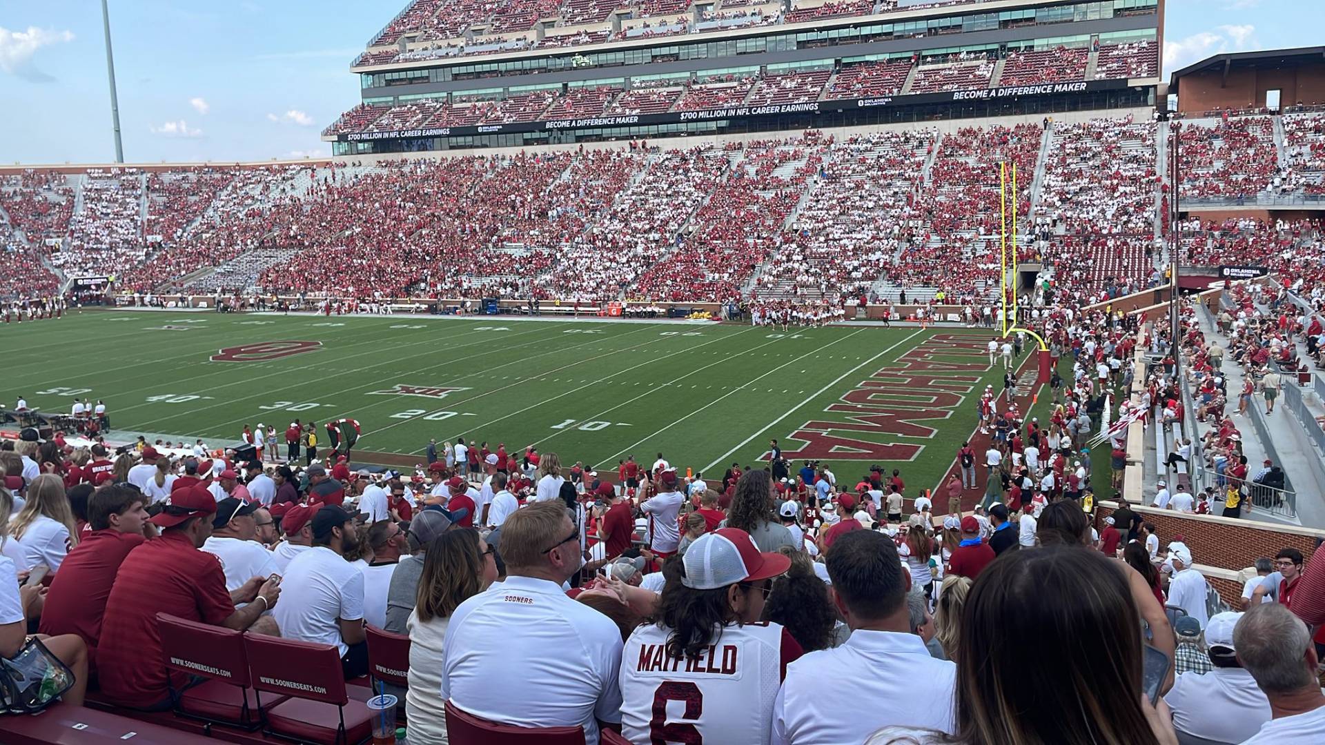 Gefülltes Stadion der Oklahoma Sooners Football-Mannschaft