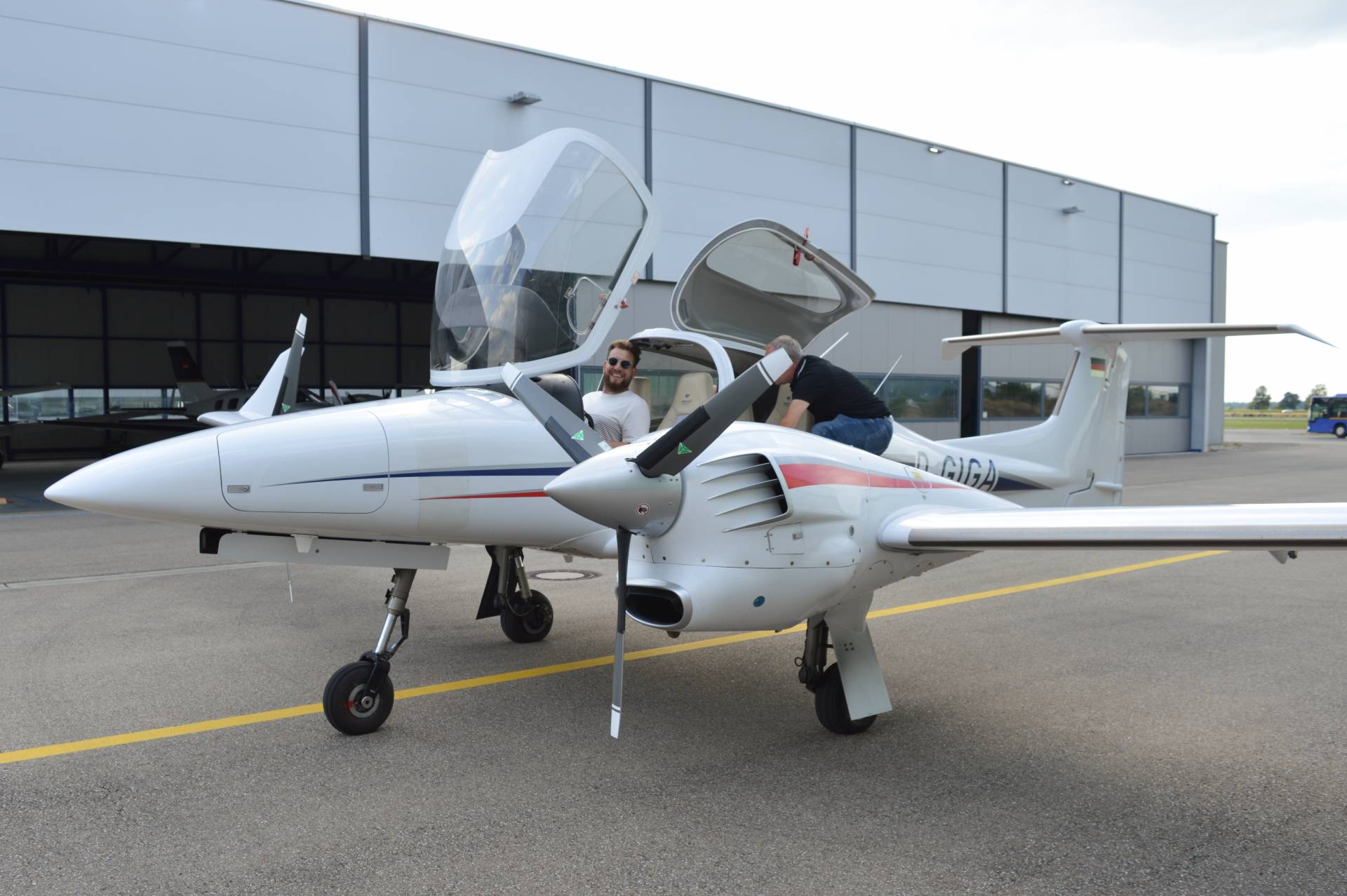 DA42NG - ein zweimotoriger fliegendes Labor an der Fakultät für Maschinenbau und Verfahrenstechnik Augsburg