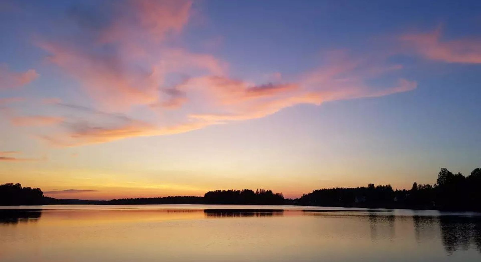 Sonnenuntergang an einem schwedischen See