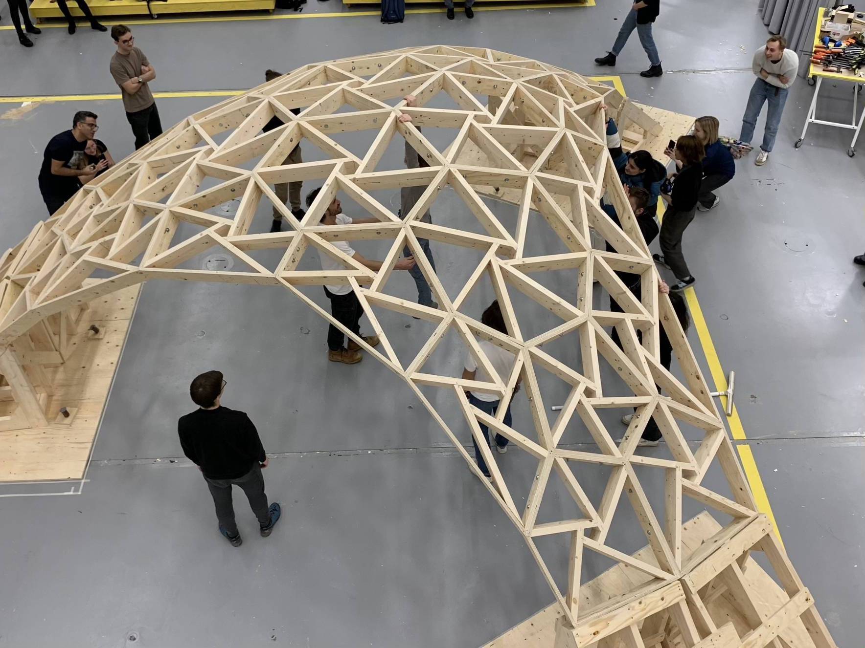 Holzkonstruktion "Shell" der Hochschule Augsburg sowie Chalmers University