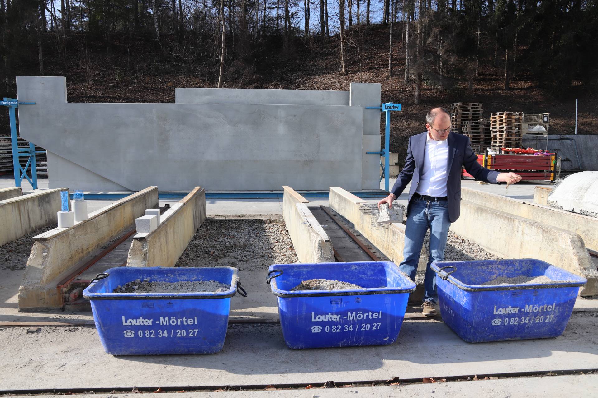 „Alte Betonteile wurden zermahlen und dann in der Surfwelle als Recyclingbeton wiederverwendet," erläutert Prof. Dr.-Ing. Sergej Rempel.