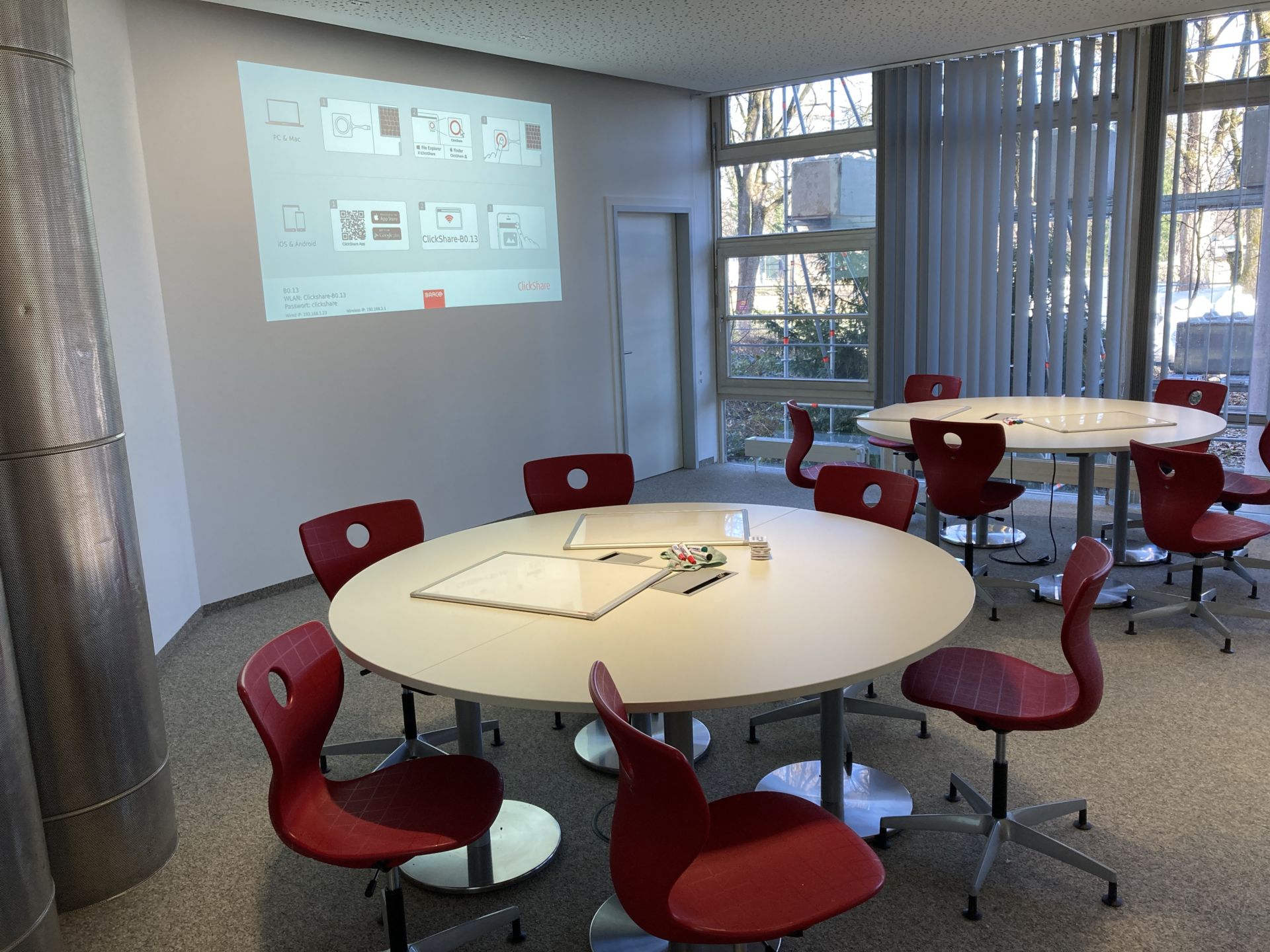 Whiteboards und Beamer