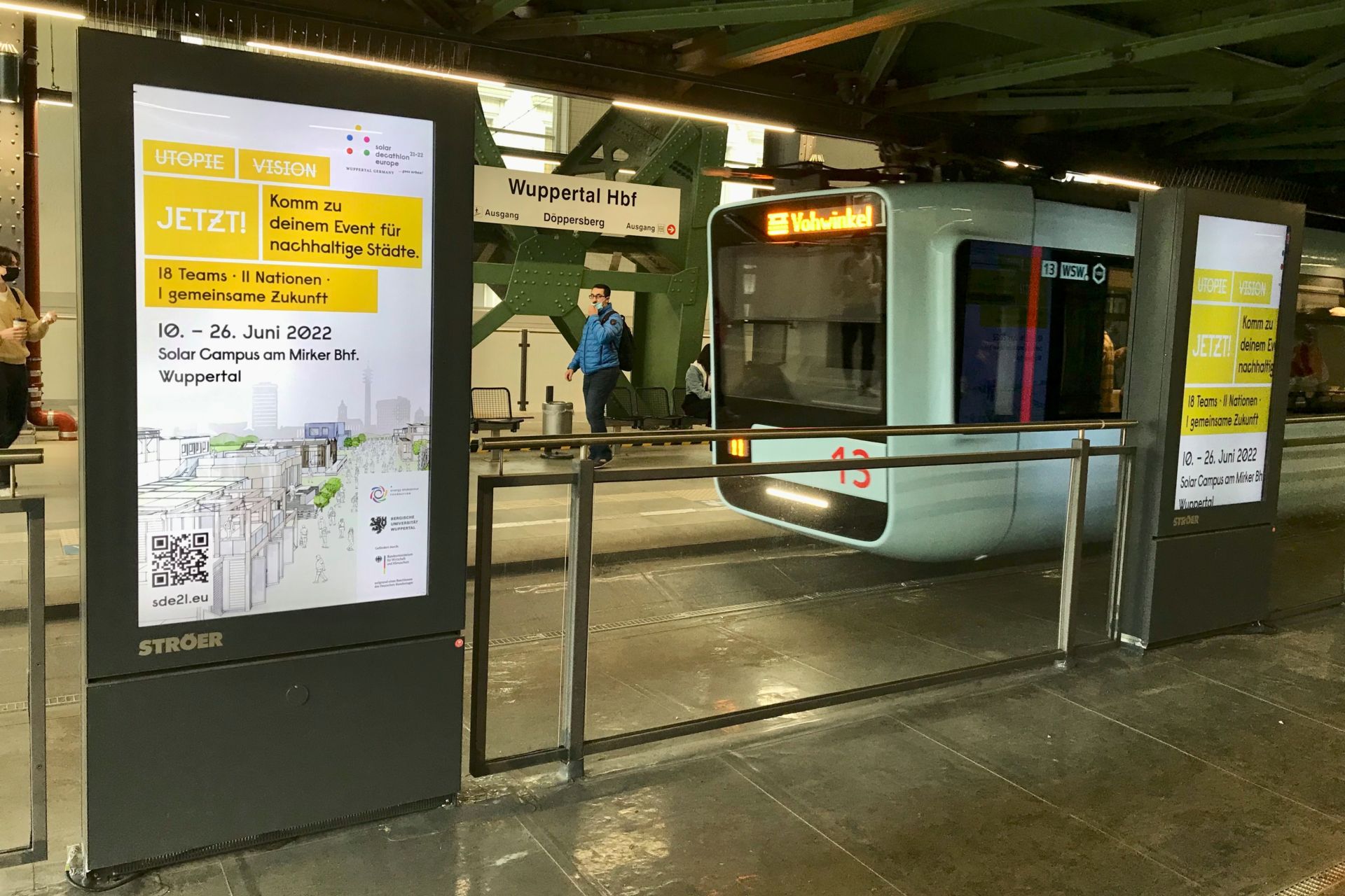 Solar Decathlon Werbeplakate in der Schwebebahn Wuppertal