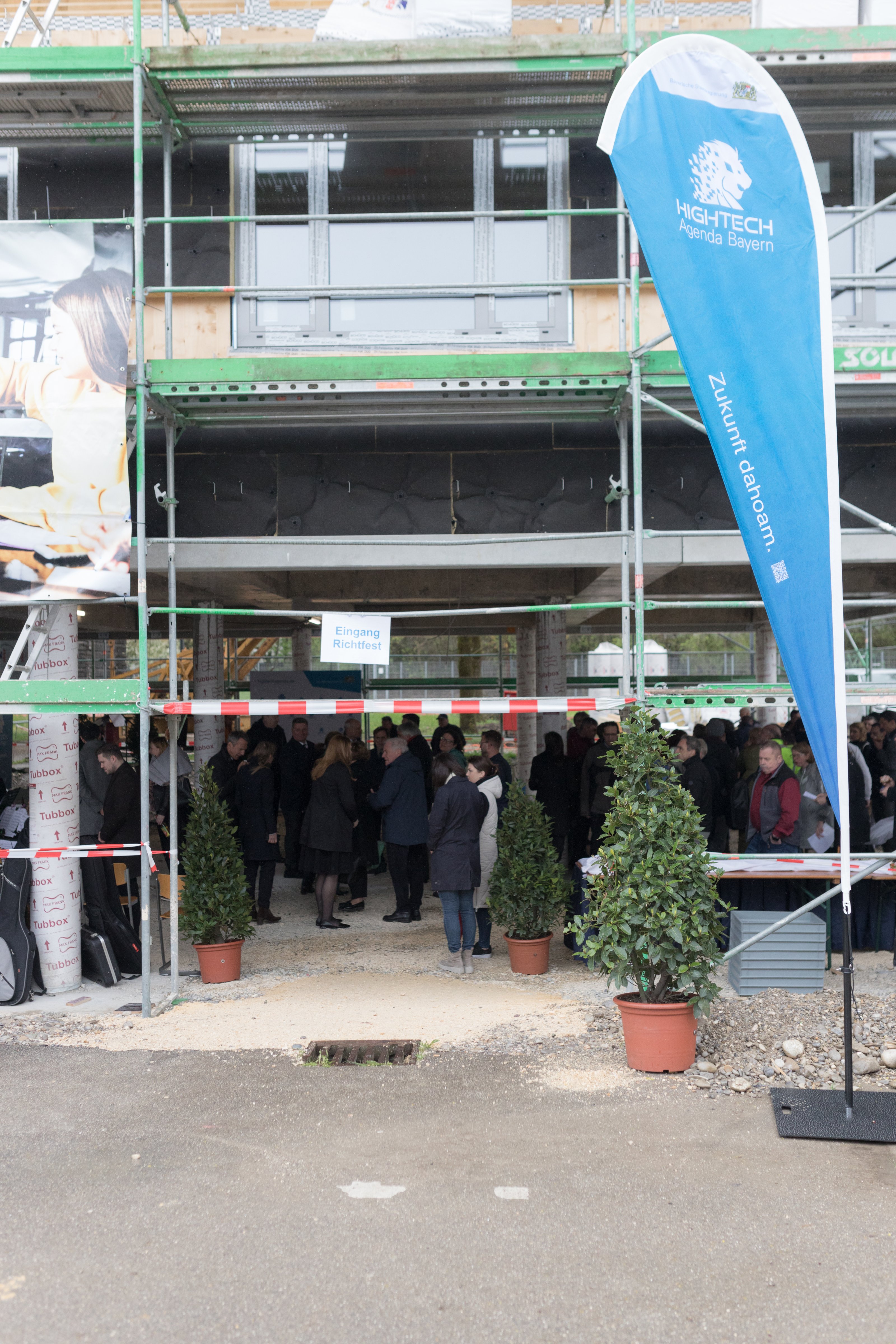 Impressionen vom Richtfest für den Modulbau der THA. Foto: Matthias Leo Impressionen vom Richtfest für den Modulbau der THA. Foto: Matthias Leo