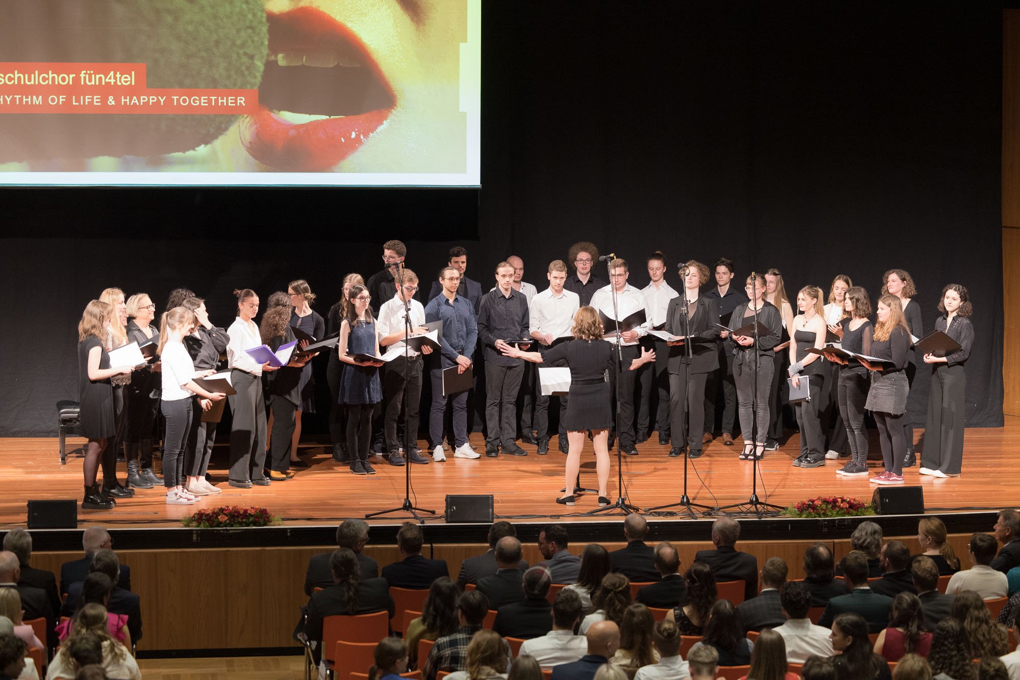 Der Hochschulchor bei der Urkundenverleihung am 19. Mai 2023. Foto: Matthias Leo