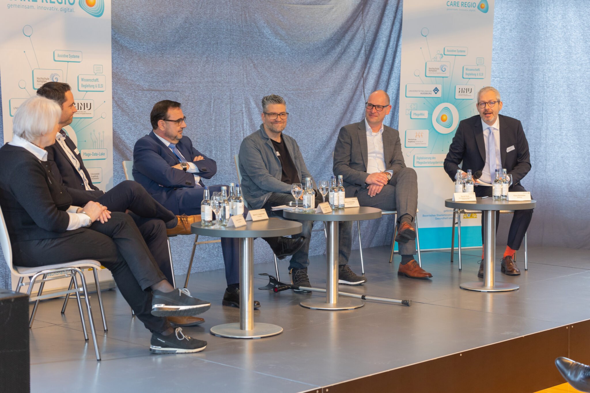 CARE REGIO Podiumsdiskussion mit Schirmherr Klaus Holetschek und Vertreter:innen der Pflege