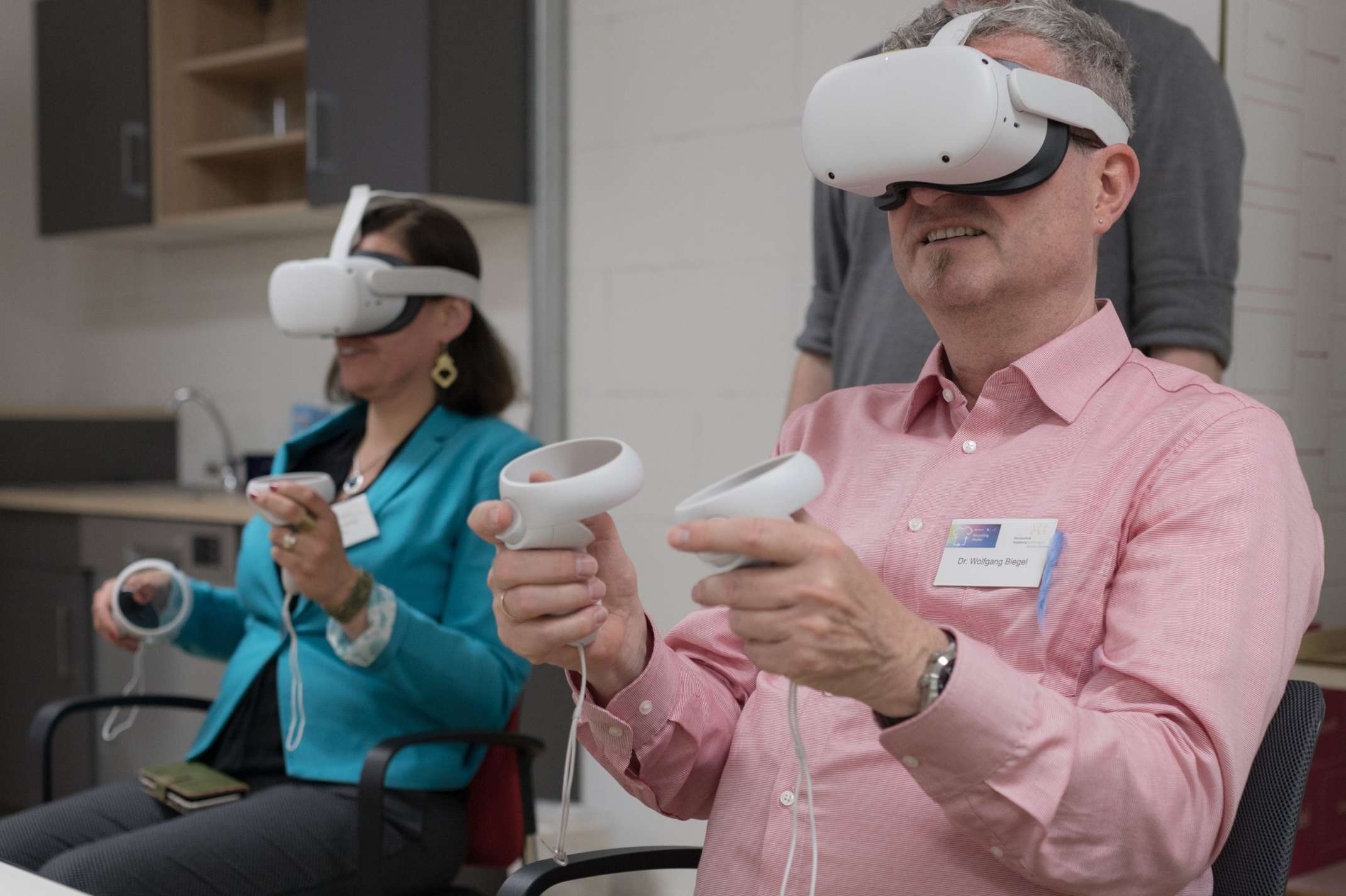 Menschen mit VR-Headset