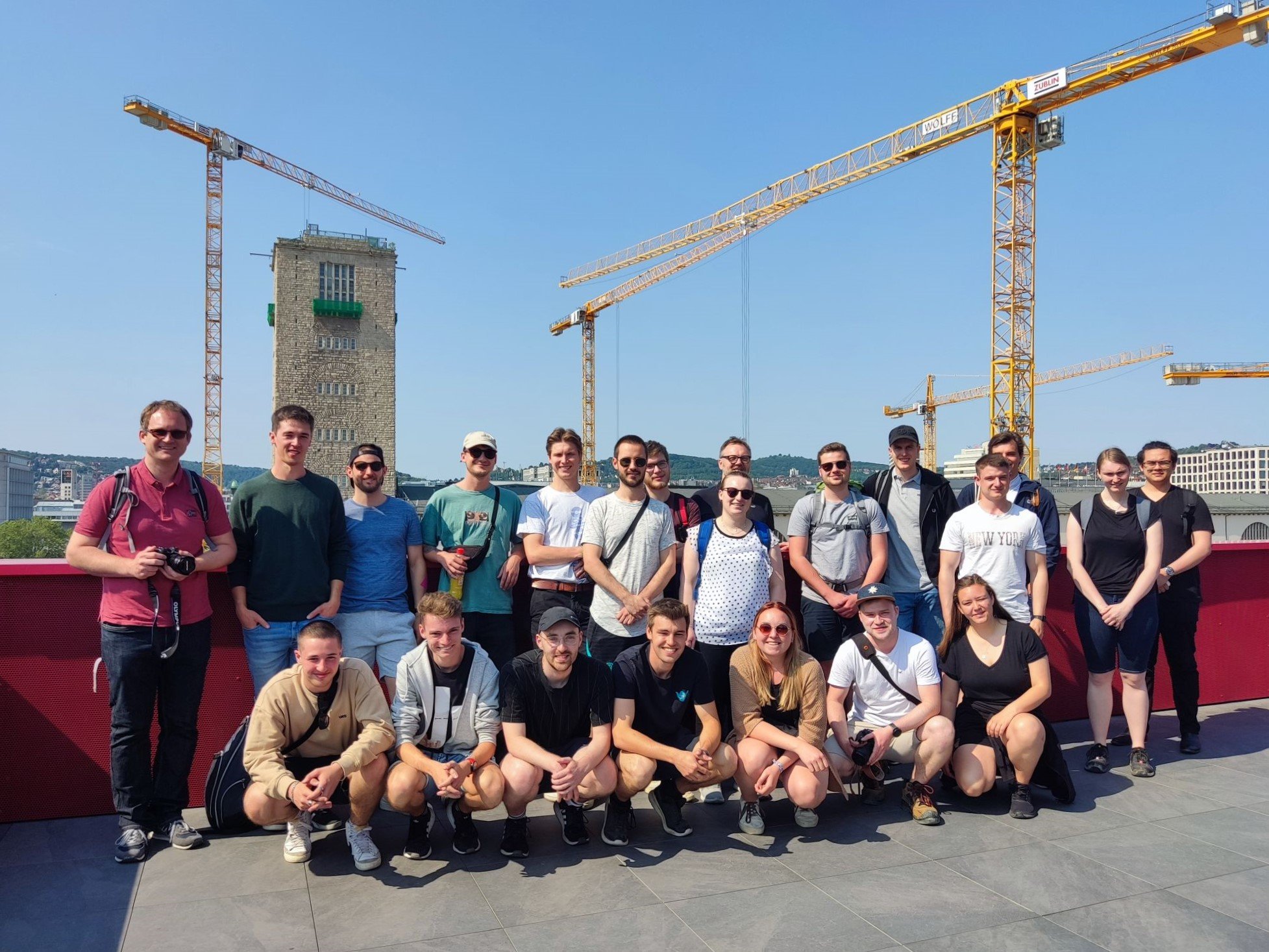 Gruppenfoto auf Großbaustelle