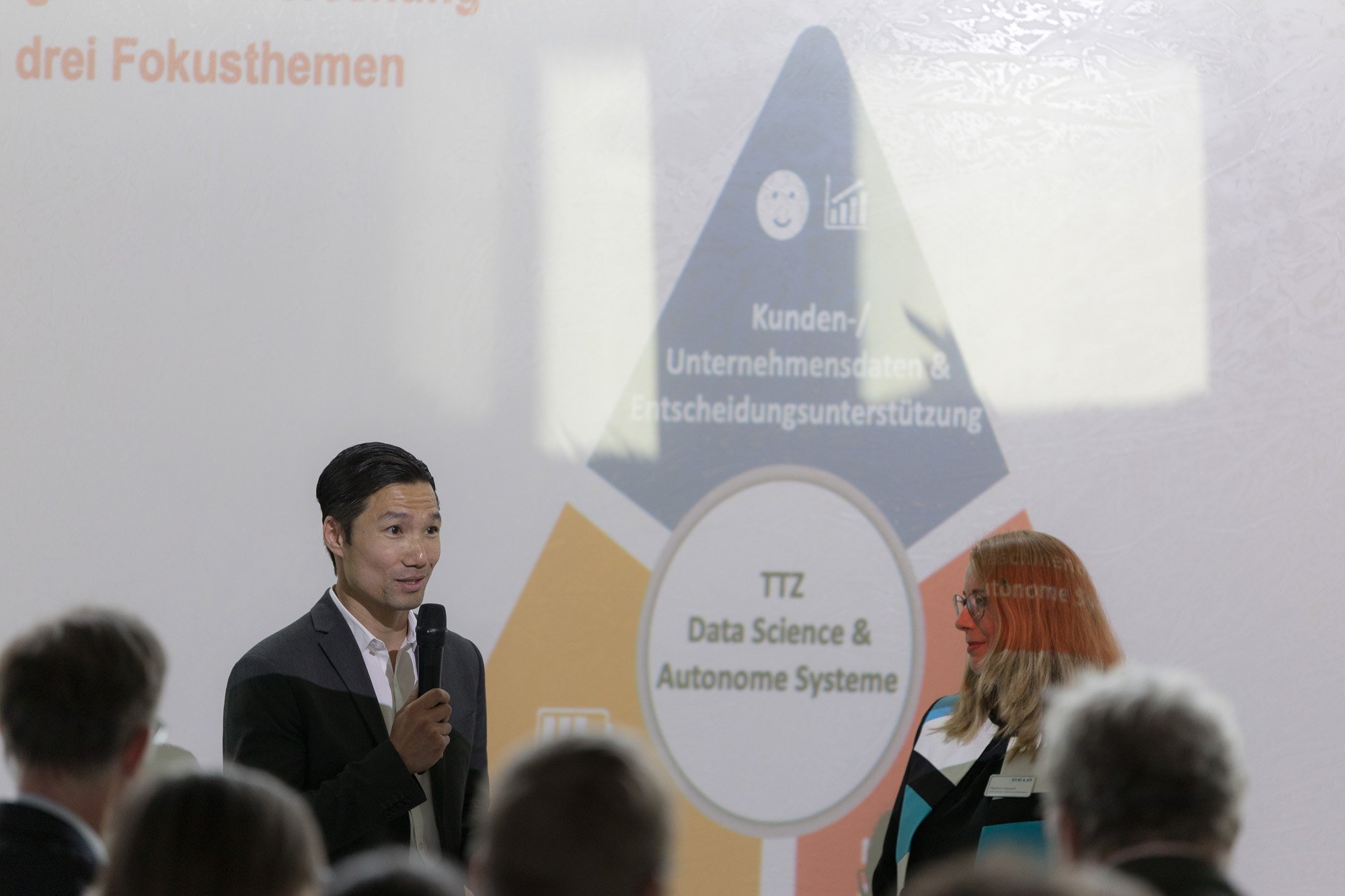 TTZ Data Science & Autonome Systeme: "Innovation-Walk" - Prof. Dr. Jianing Zhang und Heidrun Hausen (Delo)