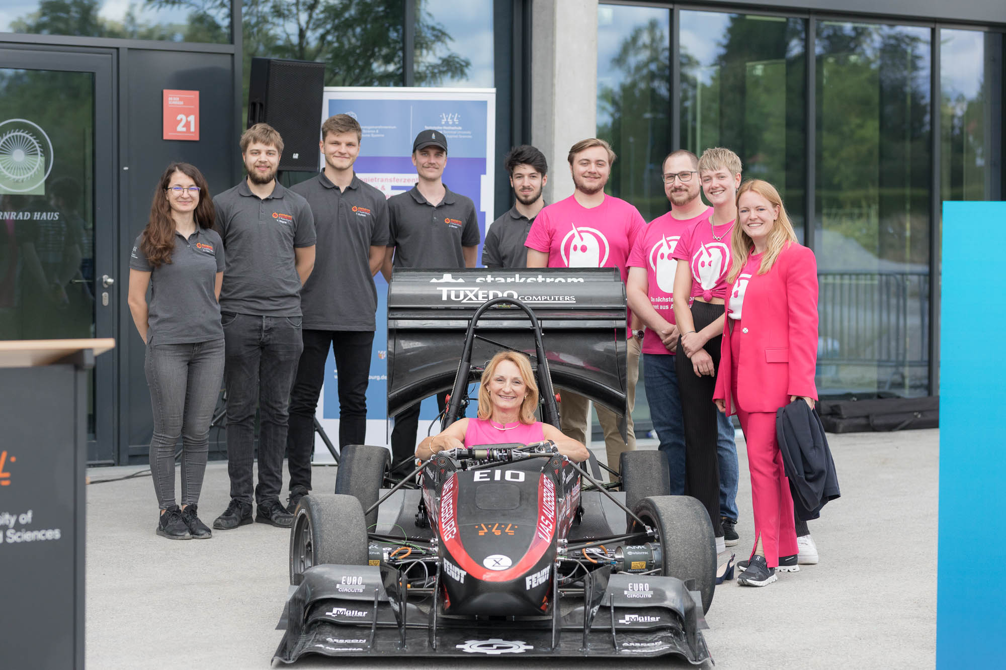 TTZ Data Science & Autonome Systeme: Oberbürgermeisterin Doris Baumgartl im Rennwagen von Starkstrom