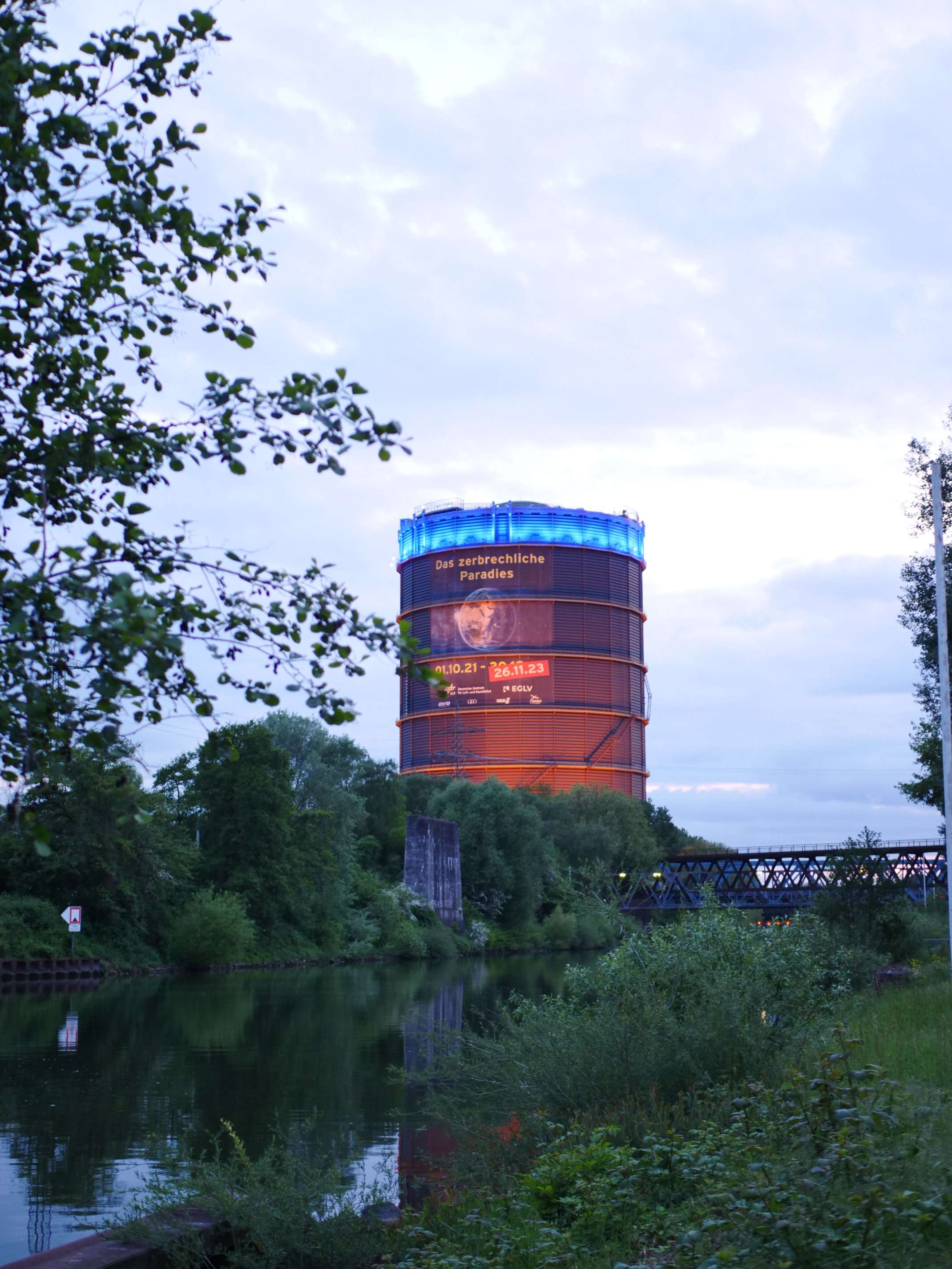 Gasometer Oberhausen am Abend