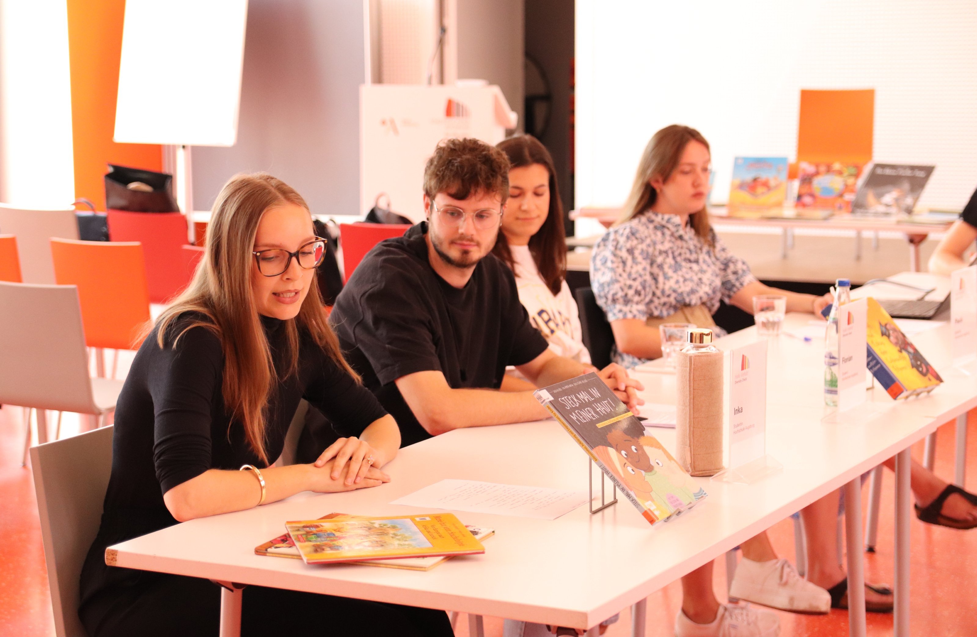 Studierende der Sozialen Arbeit stellen Diversity-Check für Kinderbücher vor
