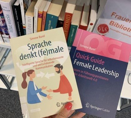 Bücherbeispiele in der Frauenbibliothek