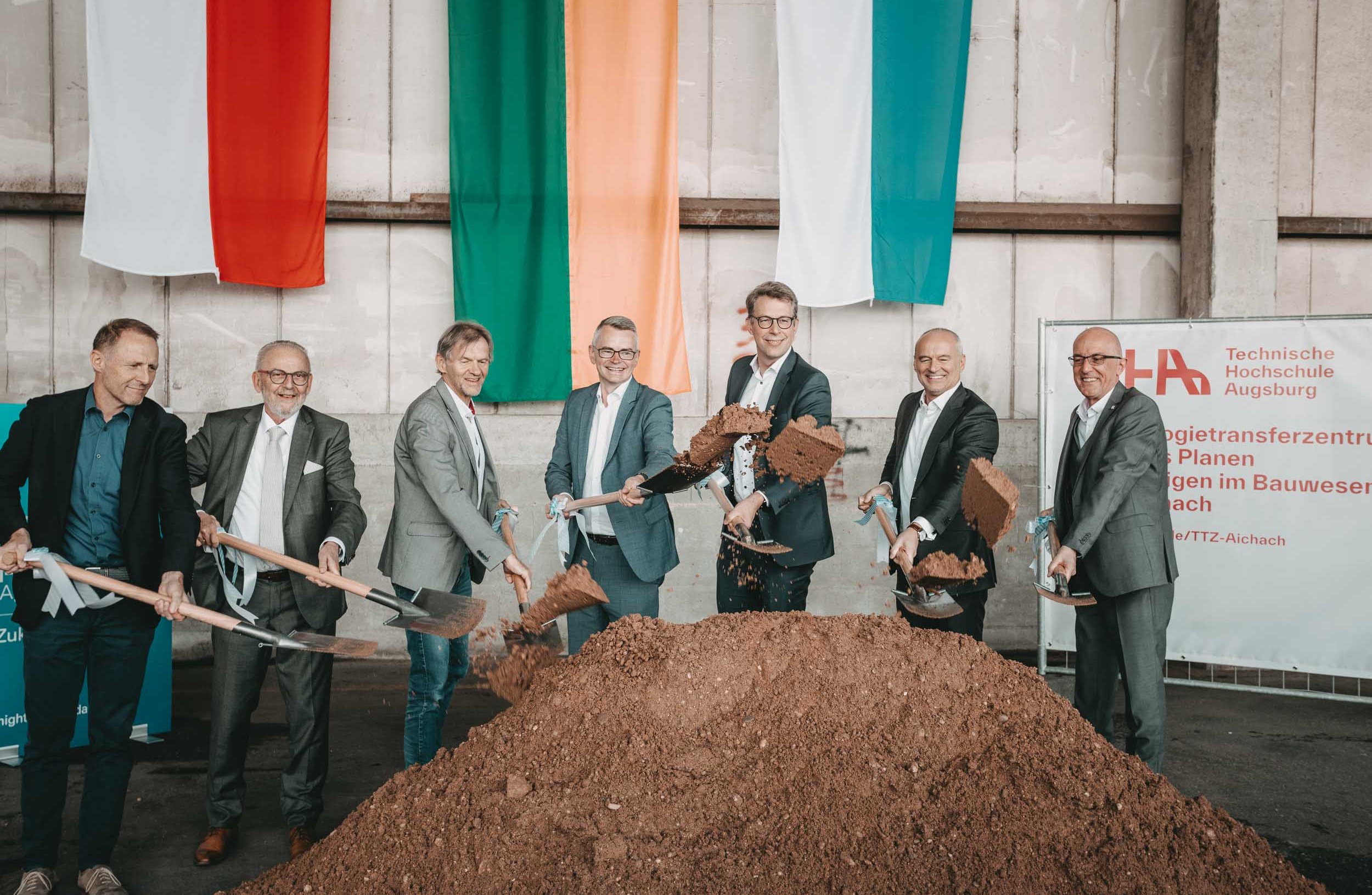 Spatenstich für das TTZ Aichach am 30.08.2023 - Bild: Matthias Leo/THA Spatenstich für das TTZ Aichach am 30.08.2023 - Bild: Matthias Leo/THA