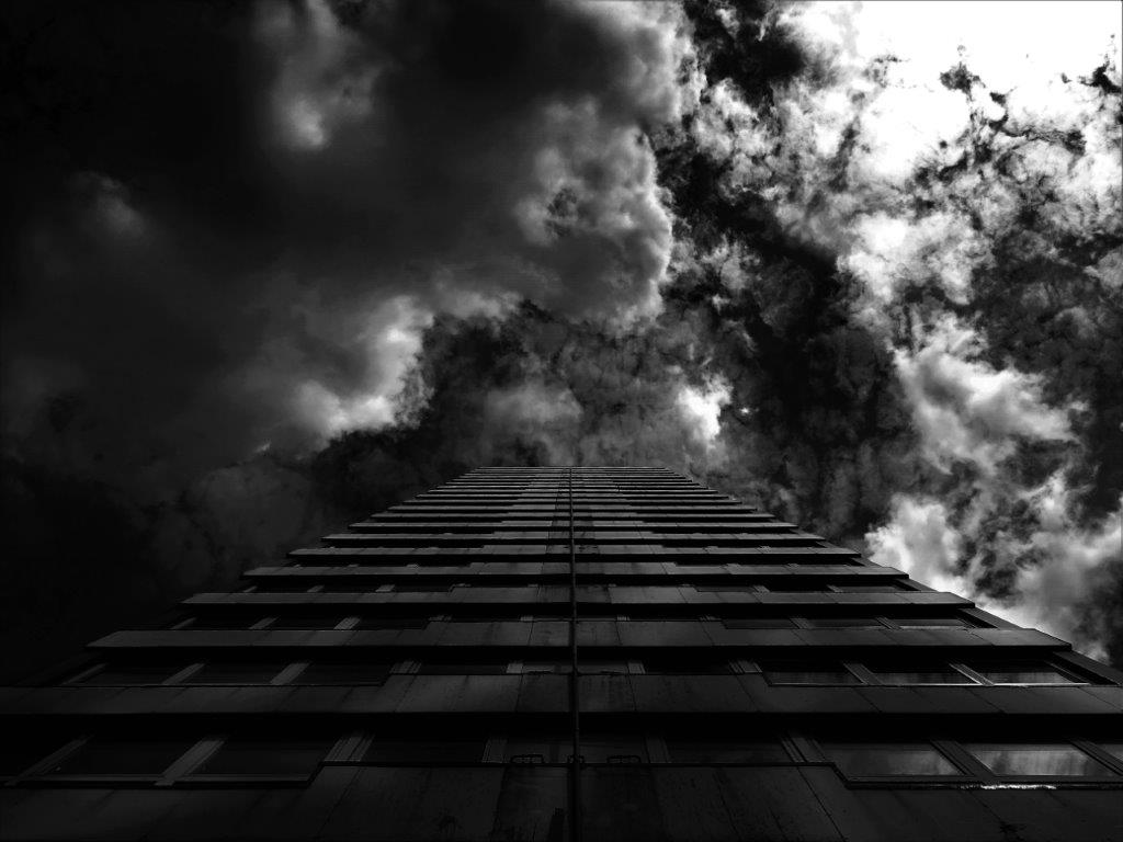 Schwarz-Weiß Foto von Wolkenkratzer